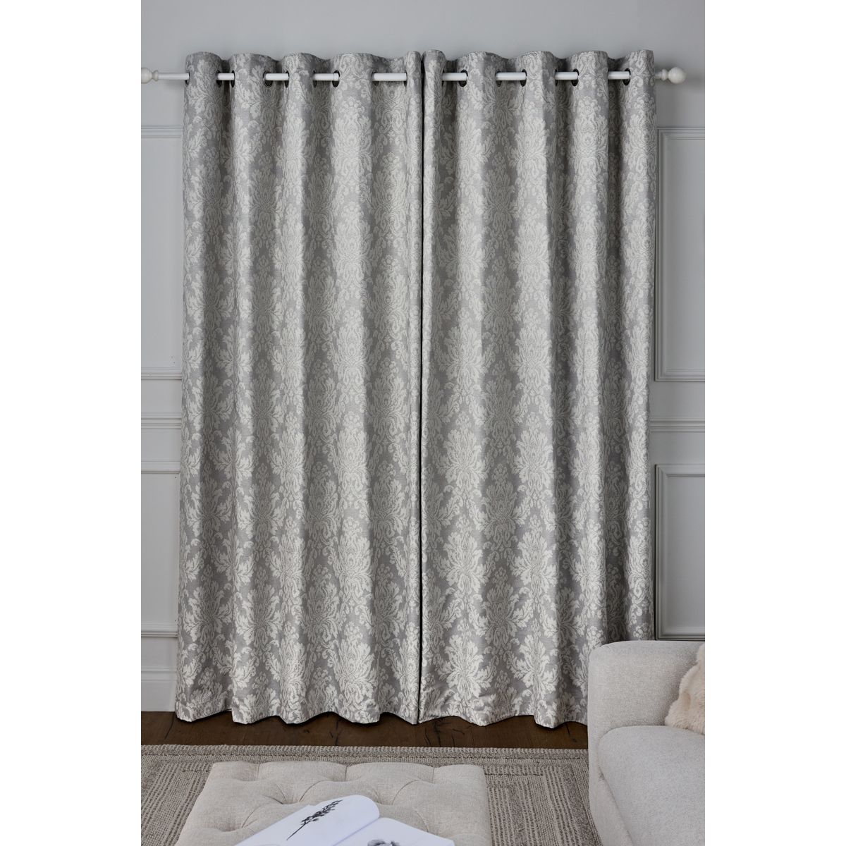 Rideaux à œillets en damassé collection luxe gris, NEXT