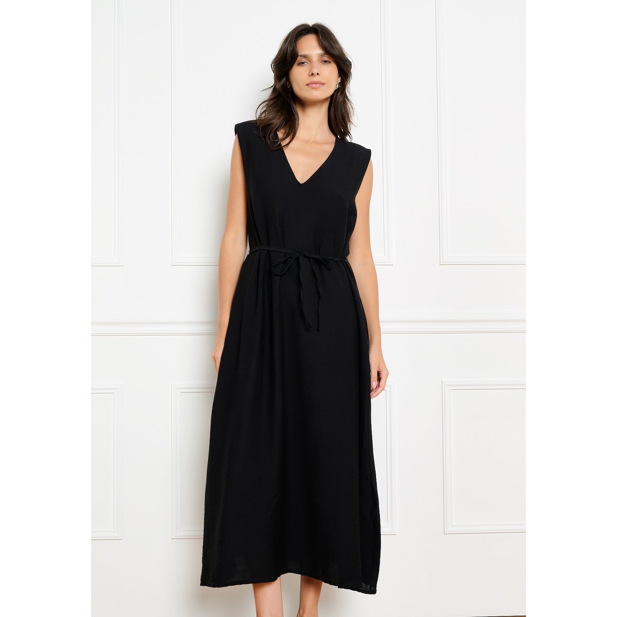 Robe maxi col V ceinturée noir, LOLALIZA