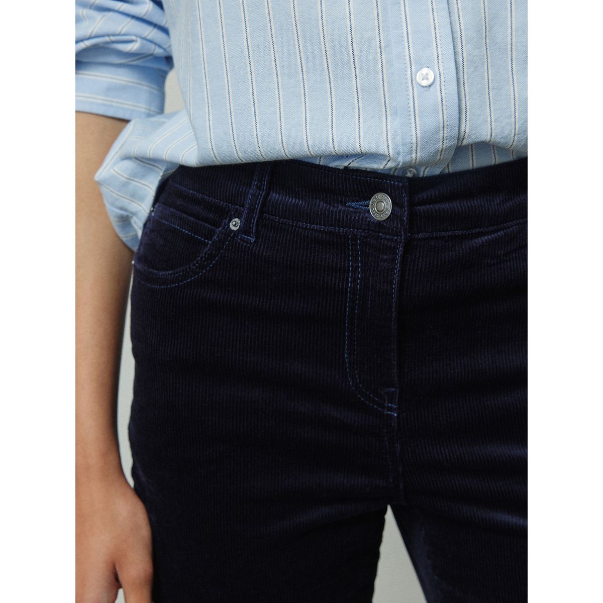 Pantalon bootcut en velours côtelé avec modal bleu marine, NEXT