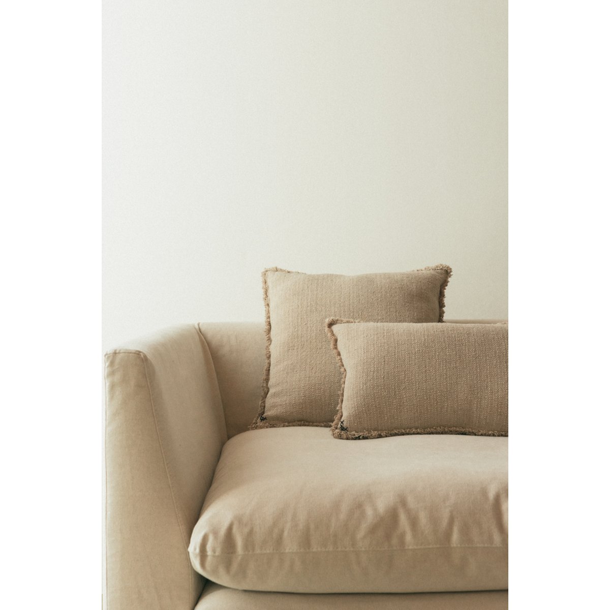 Coussin tissé à la main HANDLOOM LEGACY naturel et beige, LORENA CANALS