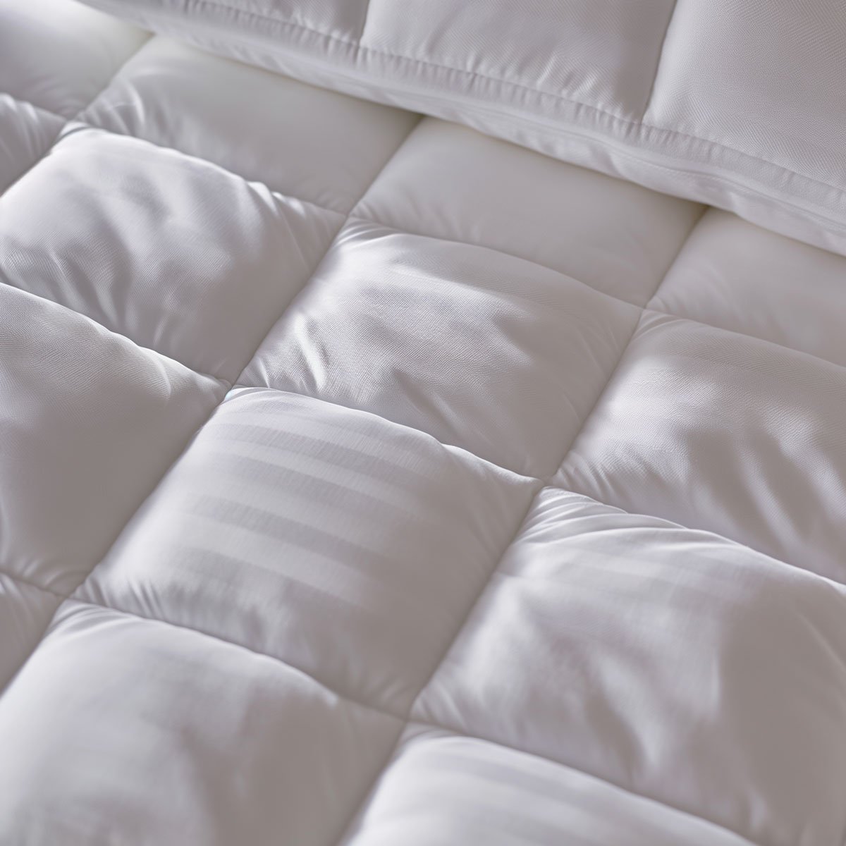 Couette Satin rayé - LEGERE blanc, TOISON D OR