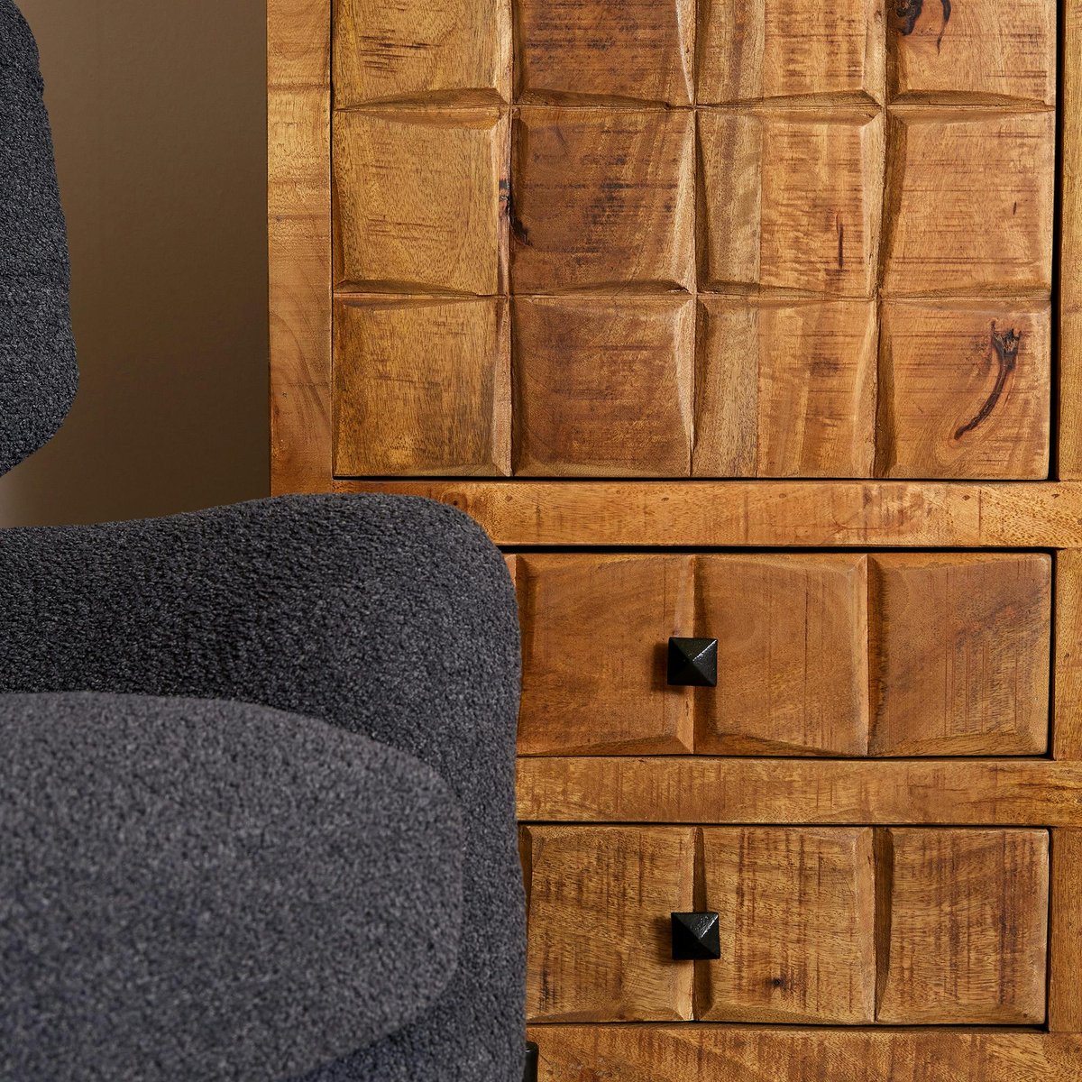 Buffet vaisselier en bois 2 portes décor damier UDA bois naturel, PIER IMPORT