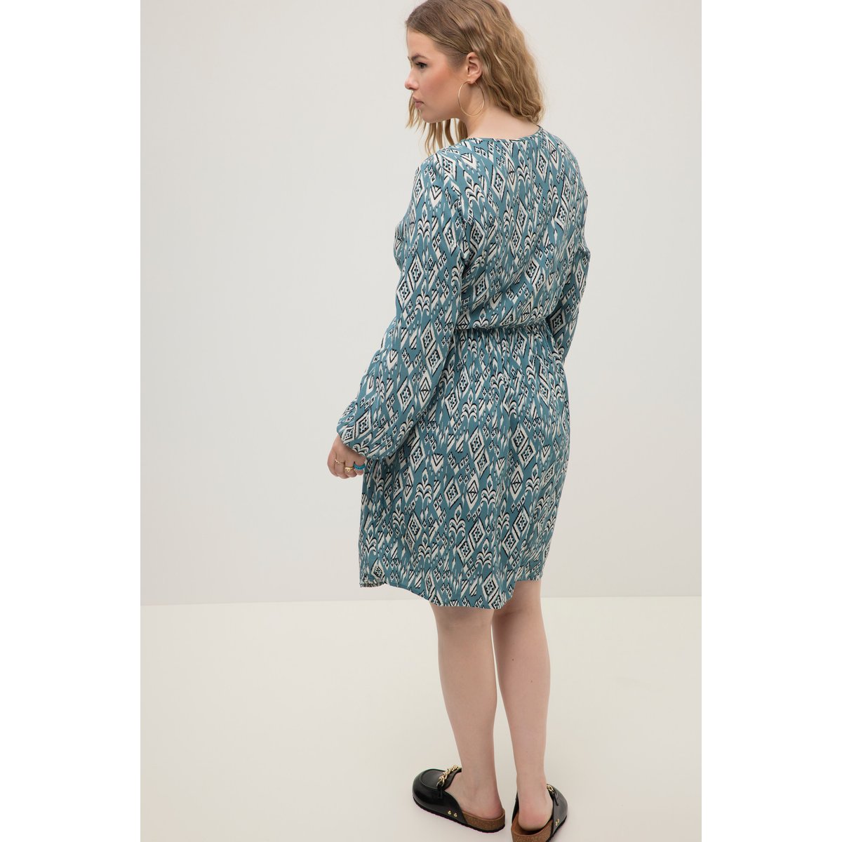 Robe mini à col en V bleu glacier, STUDIO UNTOLD