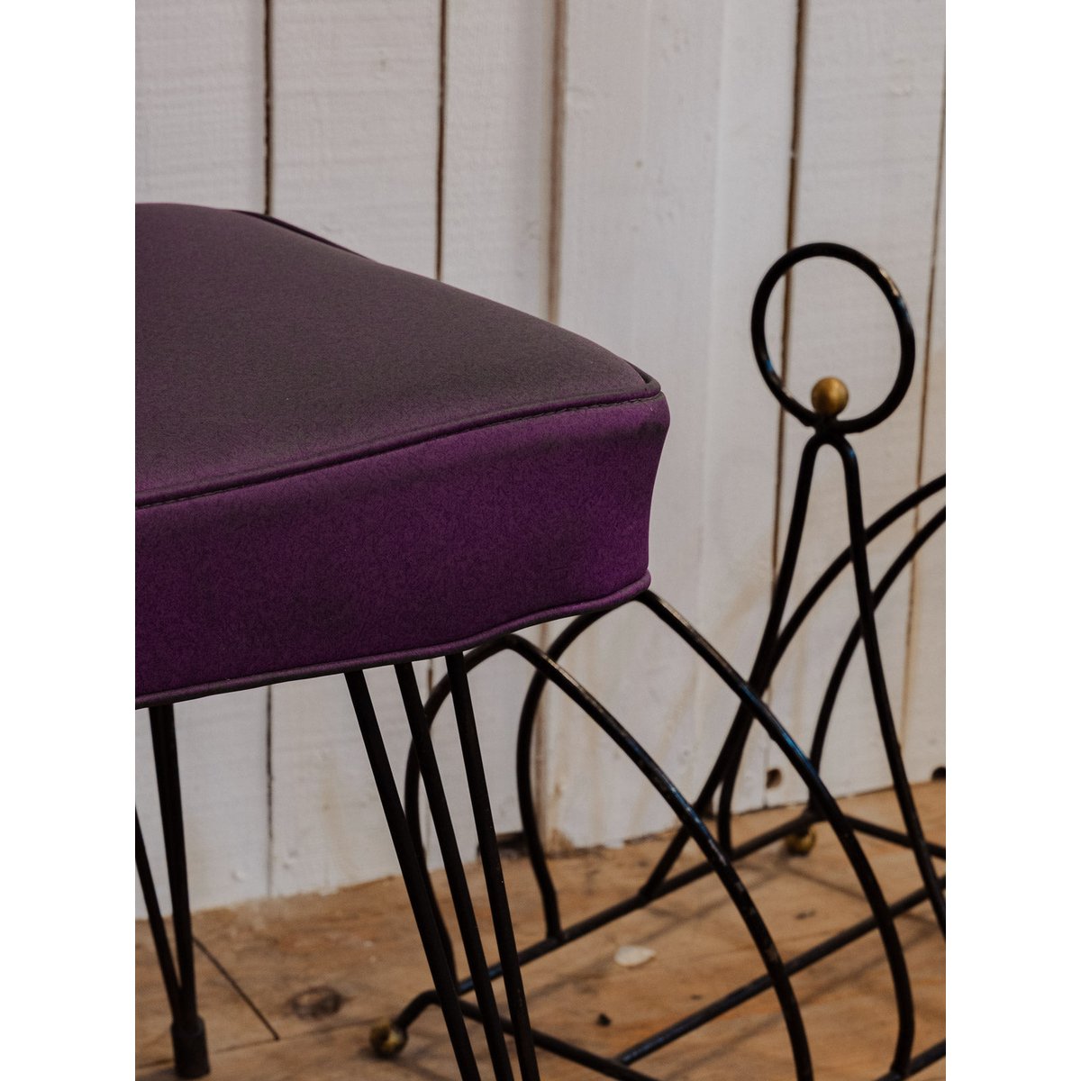 Chaise en métal noir et cuir violet Alma N°1563 - Bon état noir, DEBONGOUT