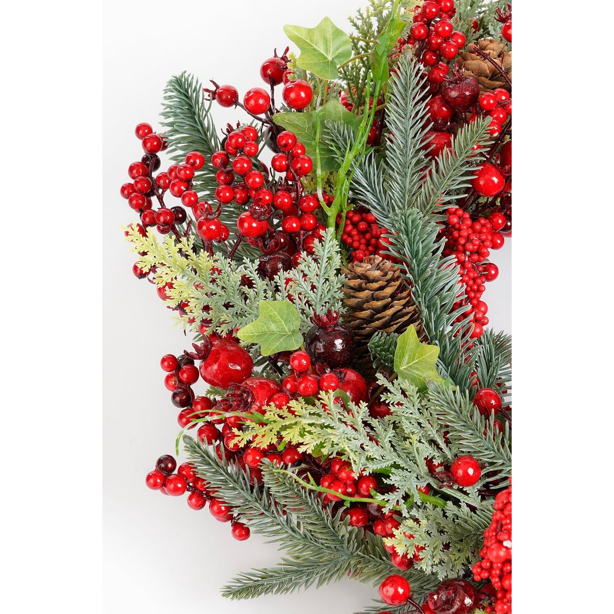 Couronne de Noël avec pommes de pin Ø40 cm NORAH rouge, MICA DECORATIONS