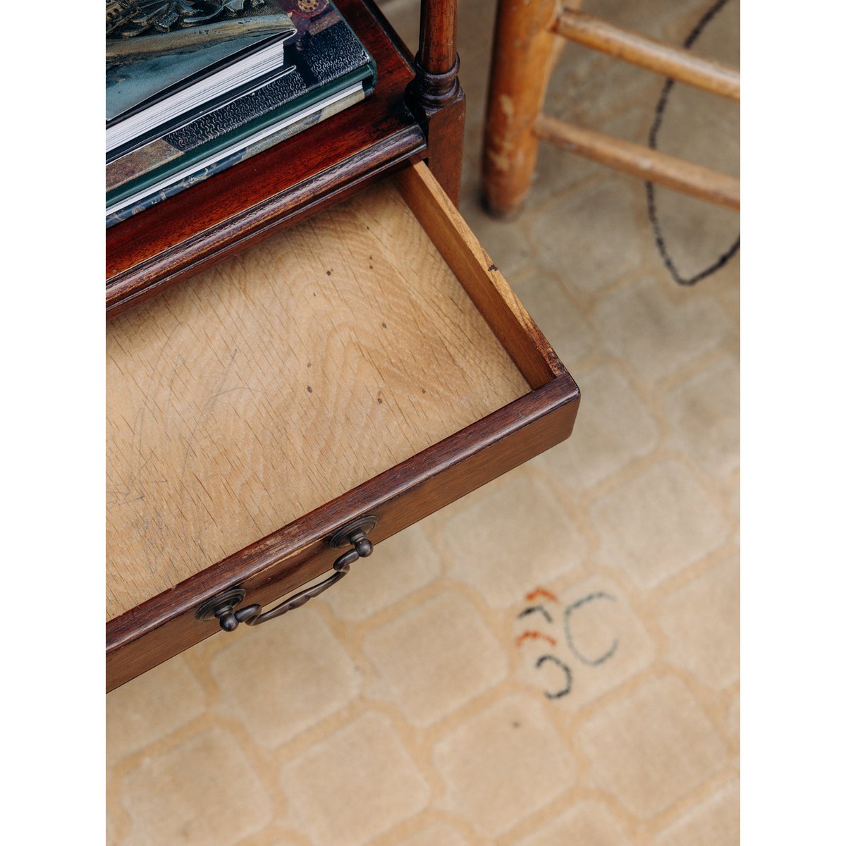Table d'appoint en bois Francine N°338 - Bon état bois, DEBONGOUT