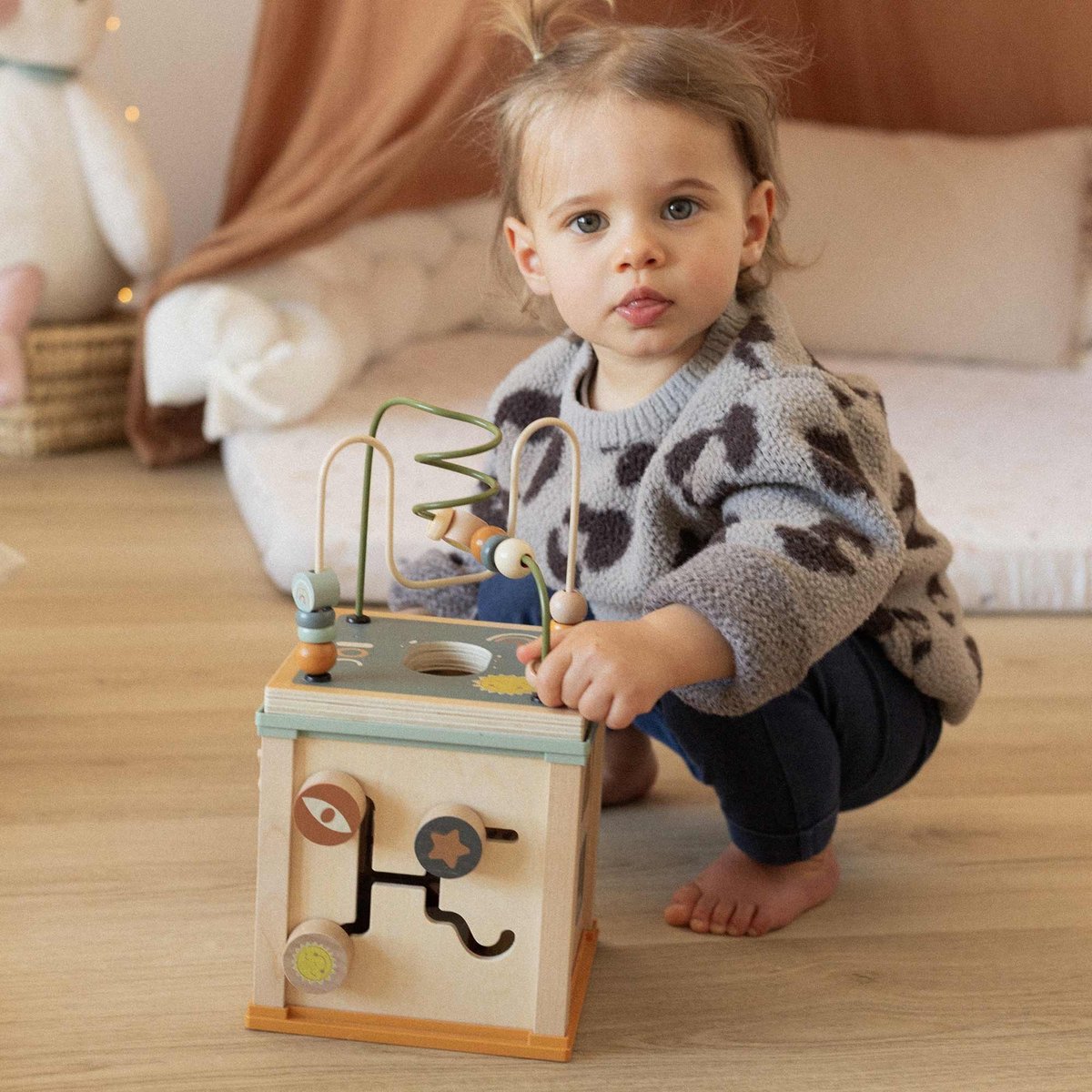 Cube d'activités en bois multicolore, TROIS KILOS SEPT