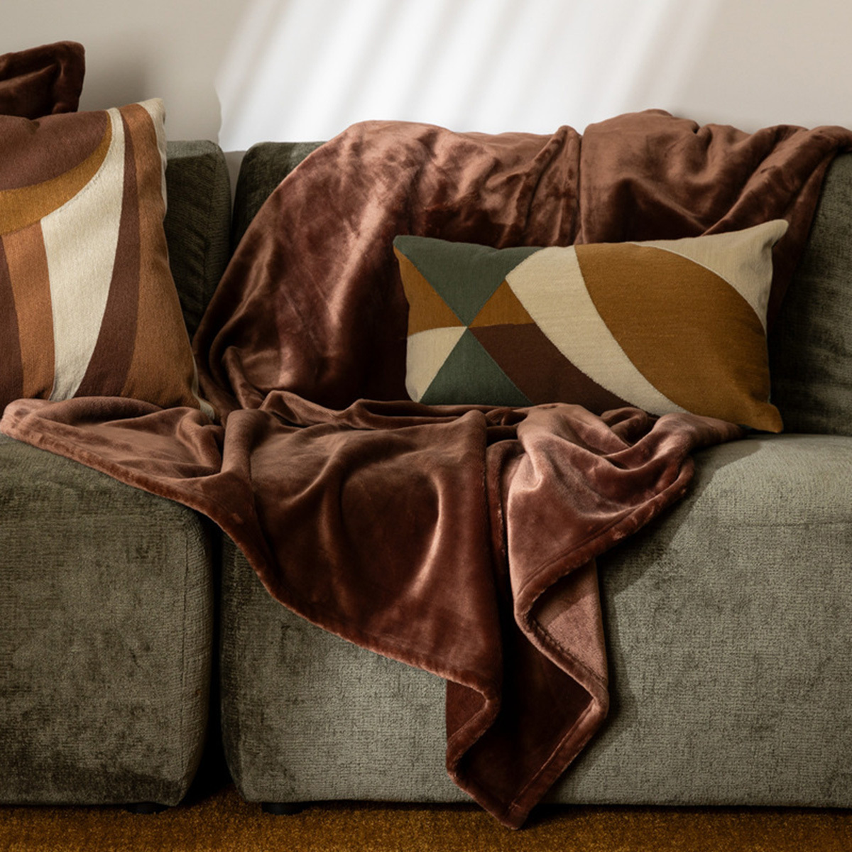 Coussin en coton brodé déhoussable HARY vert, ATMOSPHERA