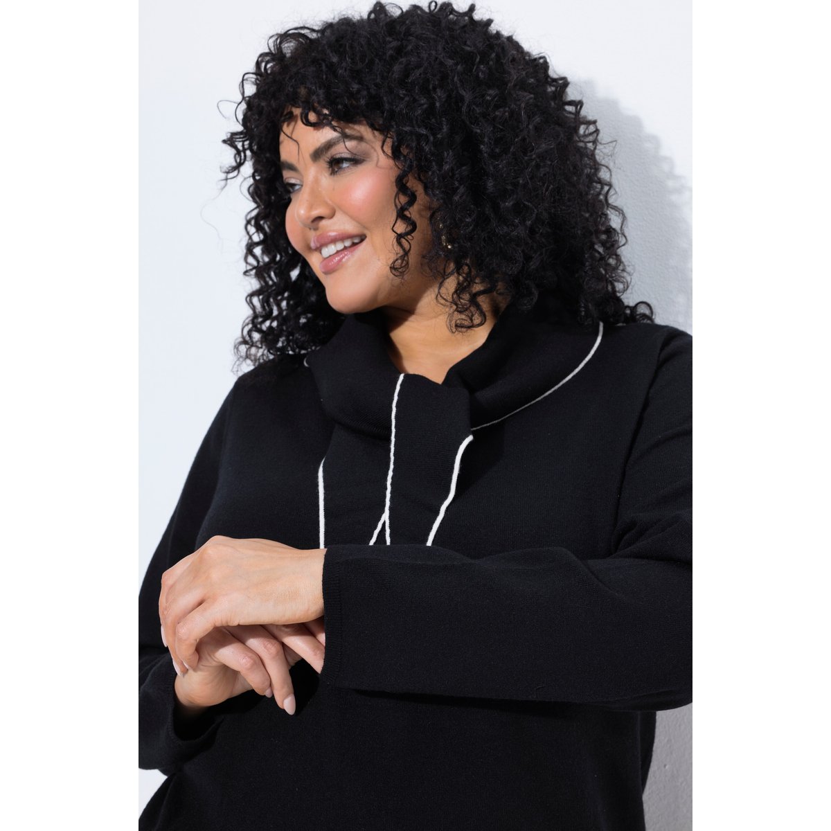 Pull avec détail écharpe noir, ULLA POPKEN