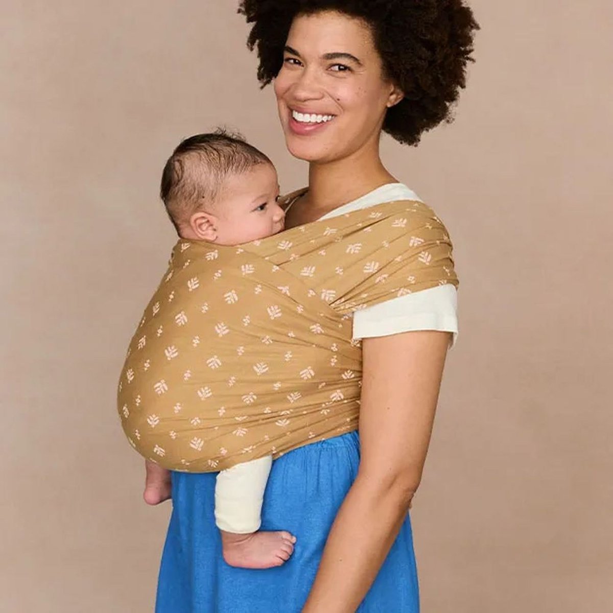 Écharpe de portage Aura en tissu tricoté Camel couleur unique, ERGOBABY