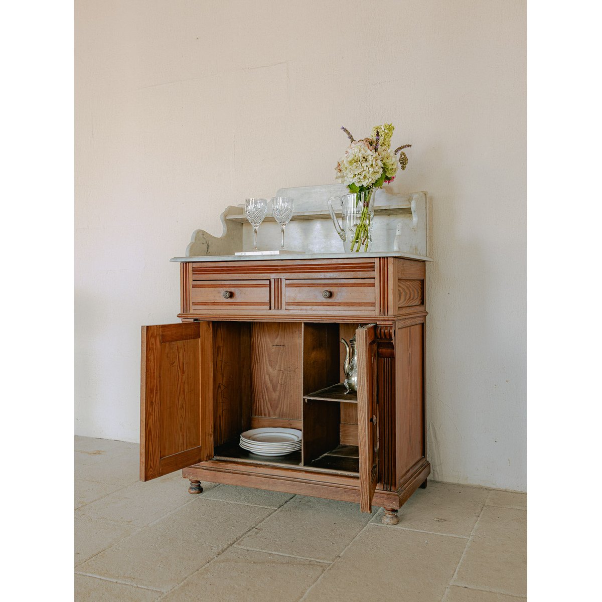 Buffet de rangement avec compartiment en marbre blanc Gilbert N°1714 - Bon état bois foncé, DEBONGOUT