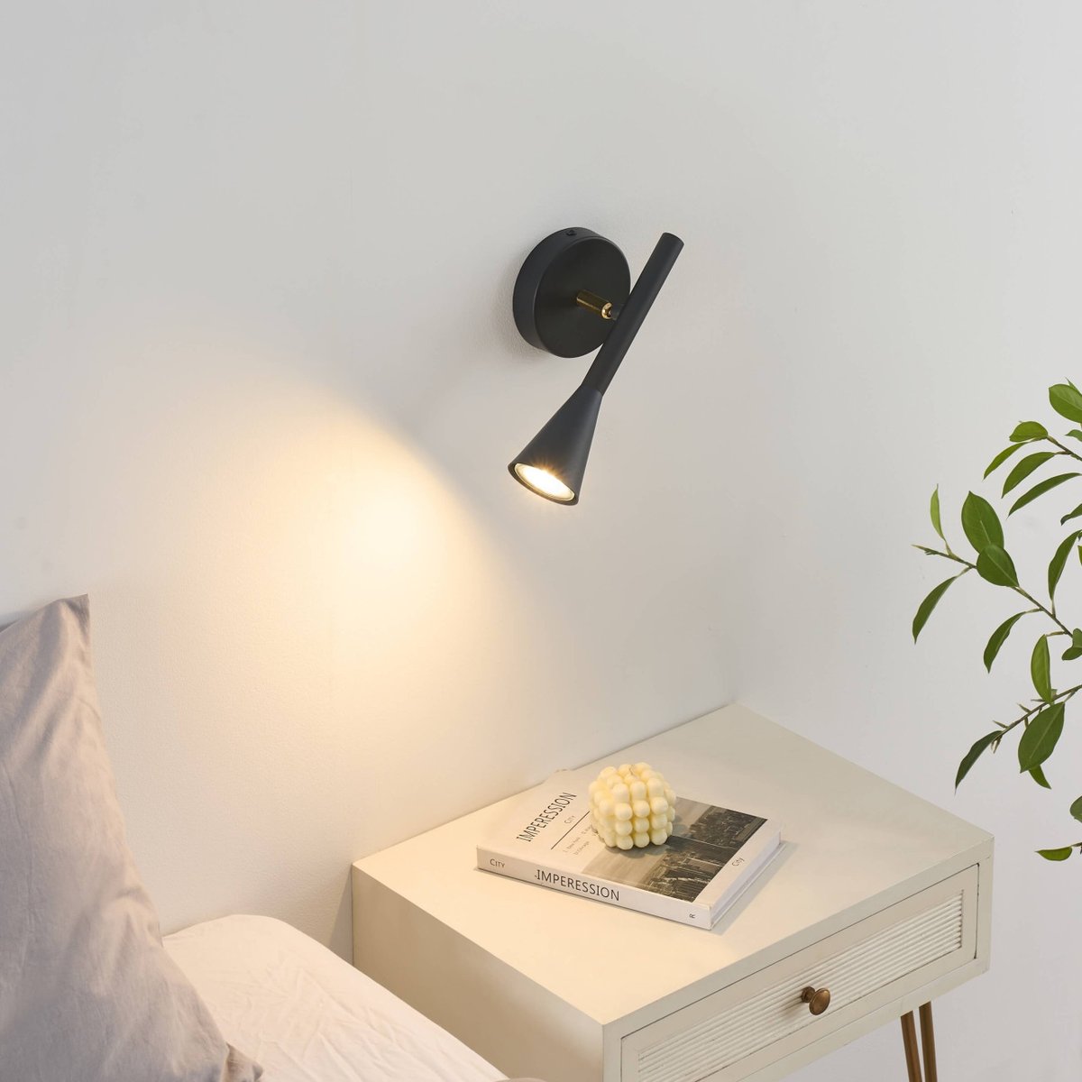 Applique conique minimaliste chic - HOLEN noir et doré, KOSILUM