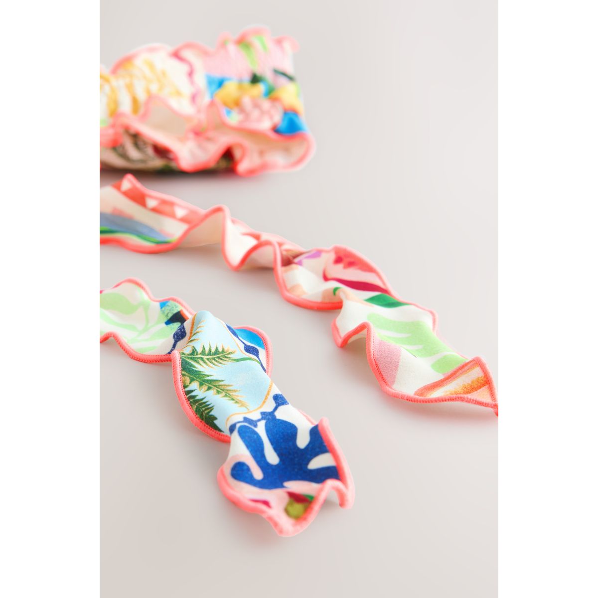 Haut de bikini bandeau volanté fruit vif/imprimé tropical, NEXT