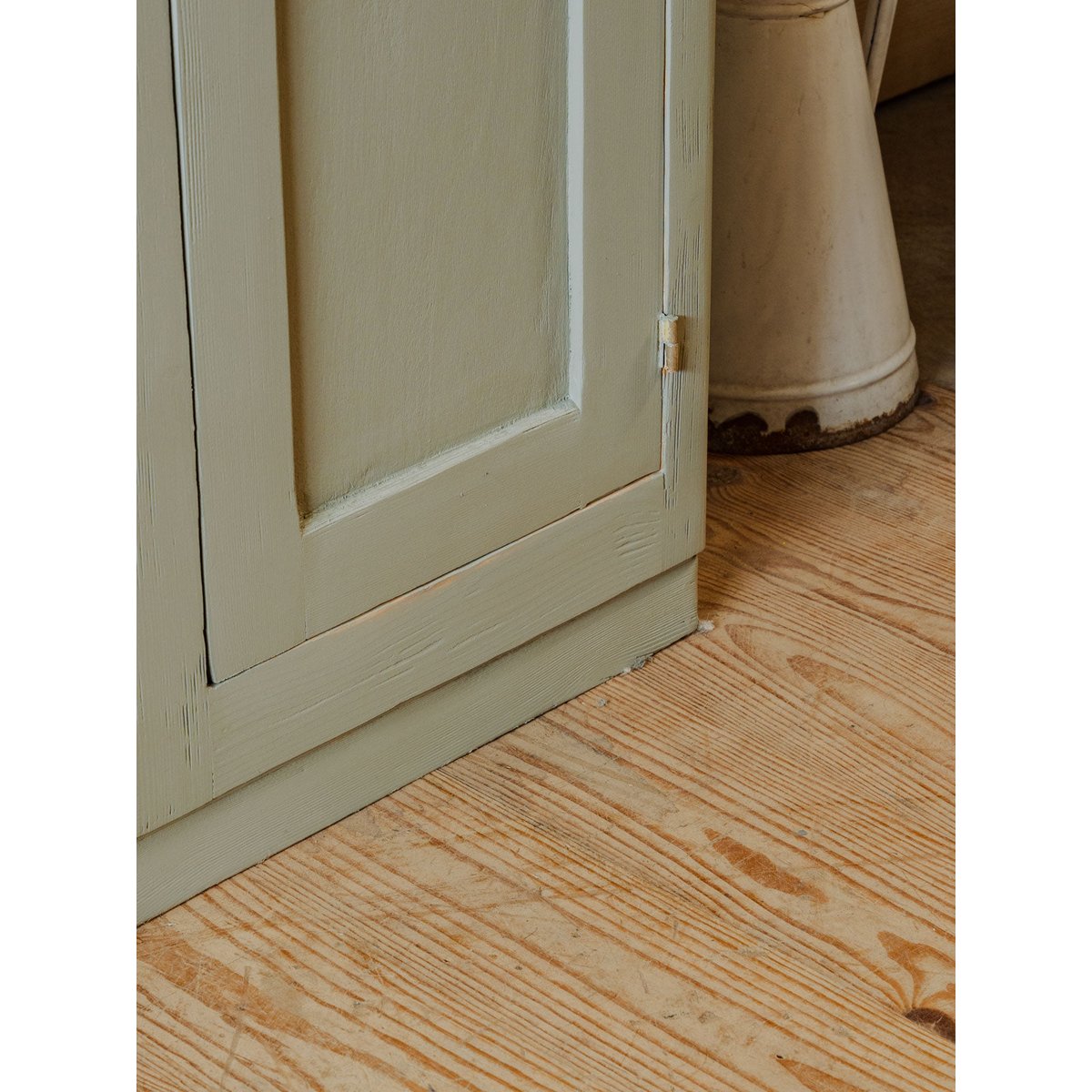 Armoire asymétrique en bois vert Blandine N°471 - Bon état kaki, DEBONGOUT