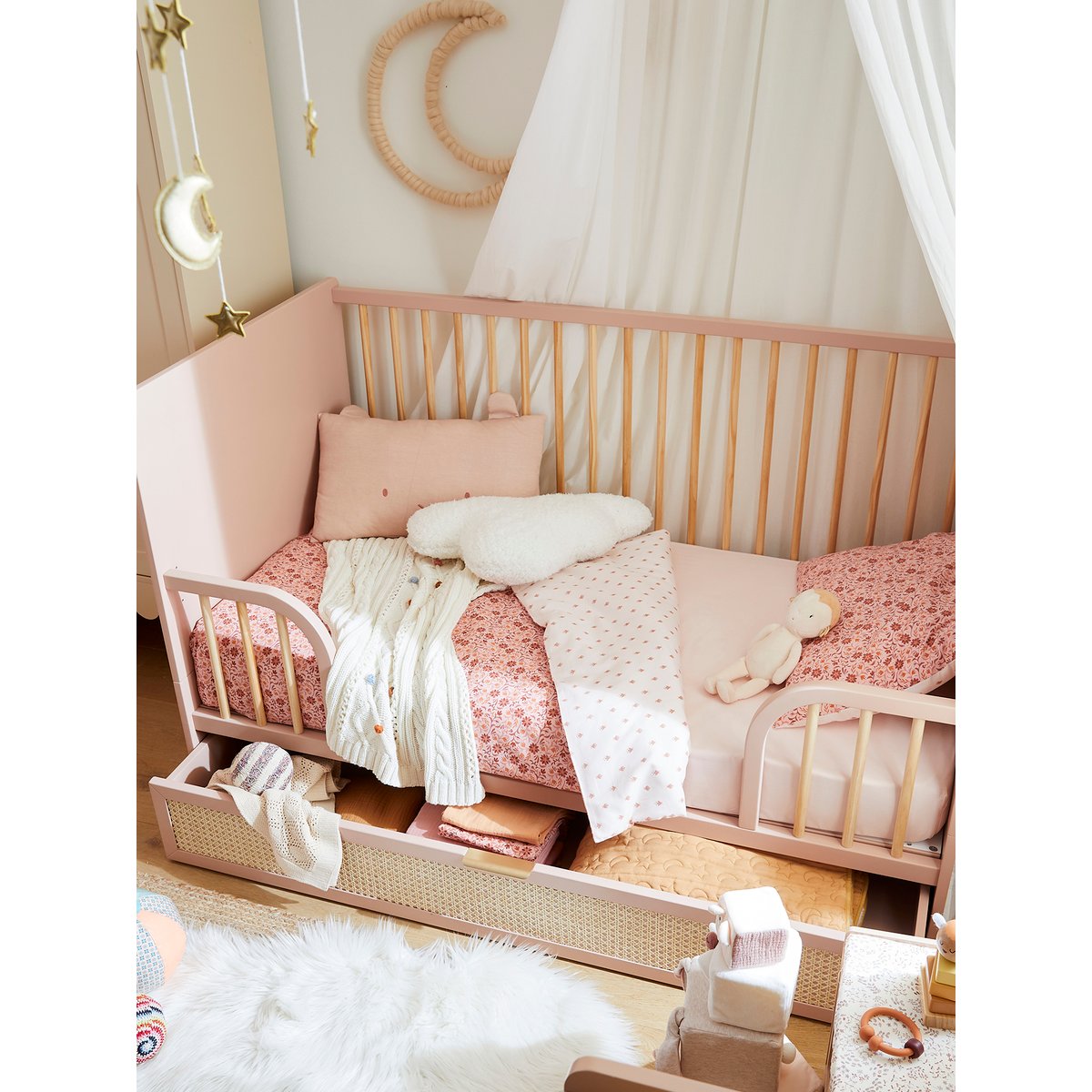 lit Bébé évolutif avec tiroir de rangement en cannage LIGNE POESIE rose nude, VERTBAUDET