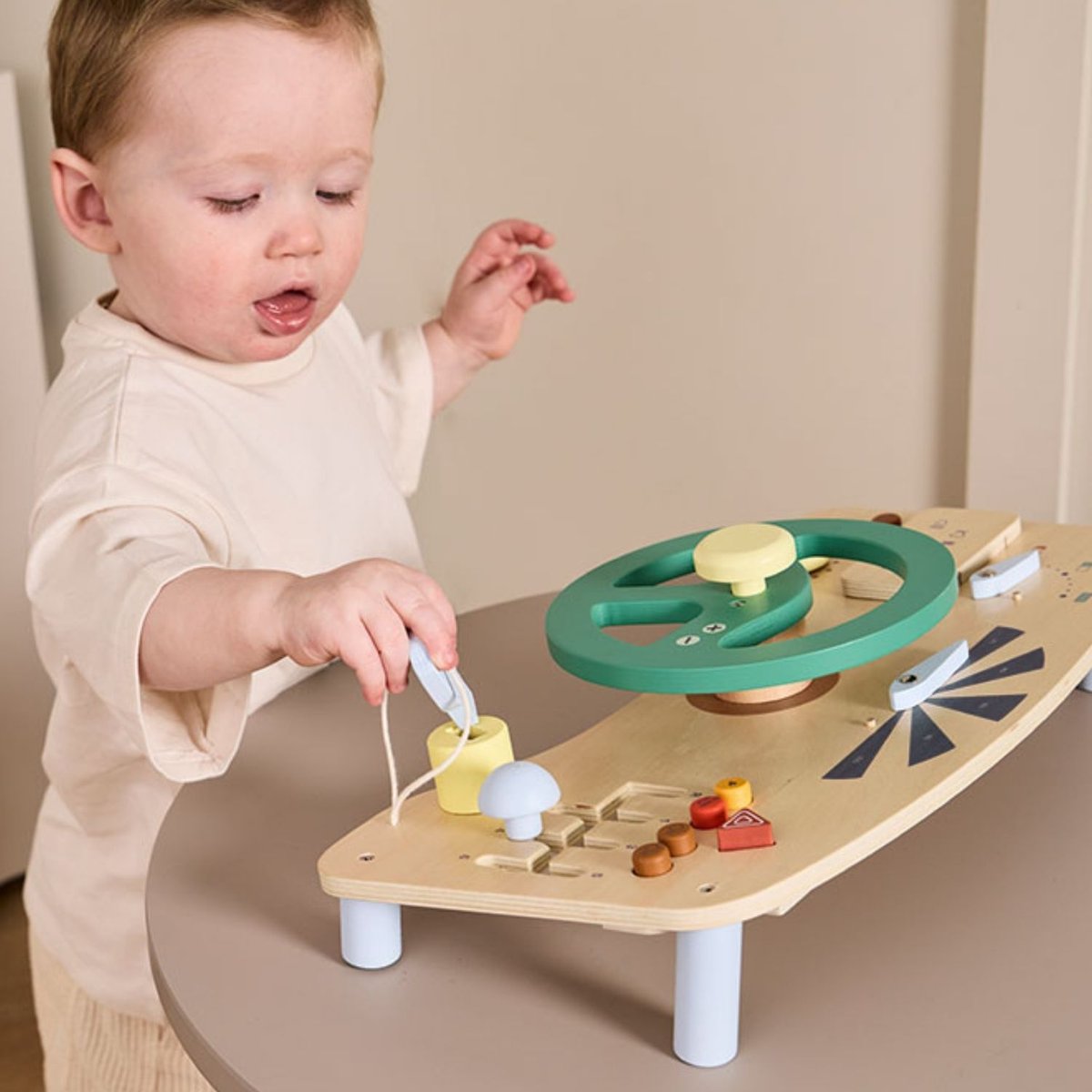 Tableau d'activités beige, vert, rouge, KID'S CONCEPT