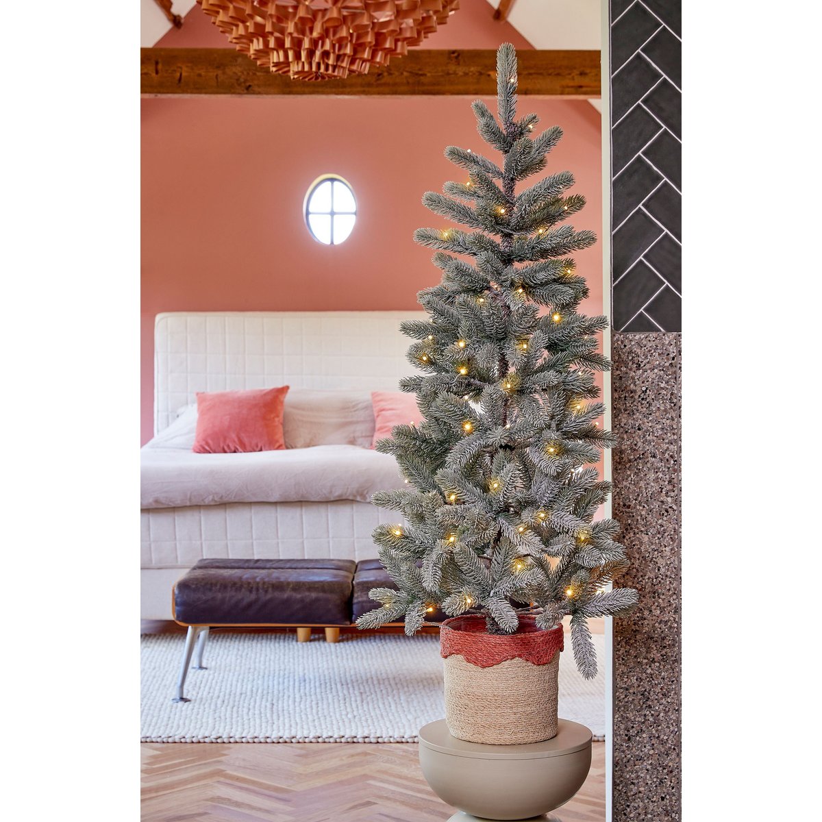 Sapin de Noël artificiel enneigé avec LED H120 cm NAGOYA blanc chaud, BLACK BOX TREES