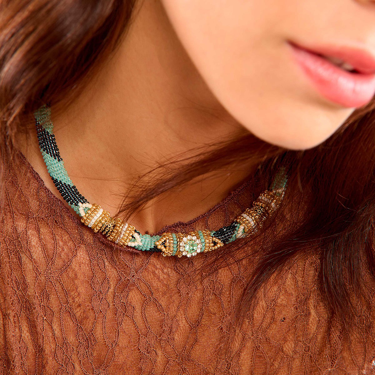 Collier perles tissées cabochon central SHERANE vert, HIPANEMA