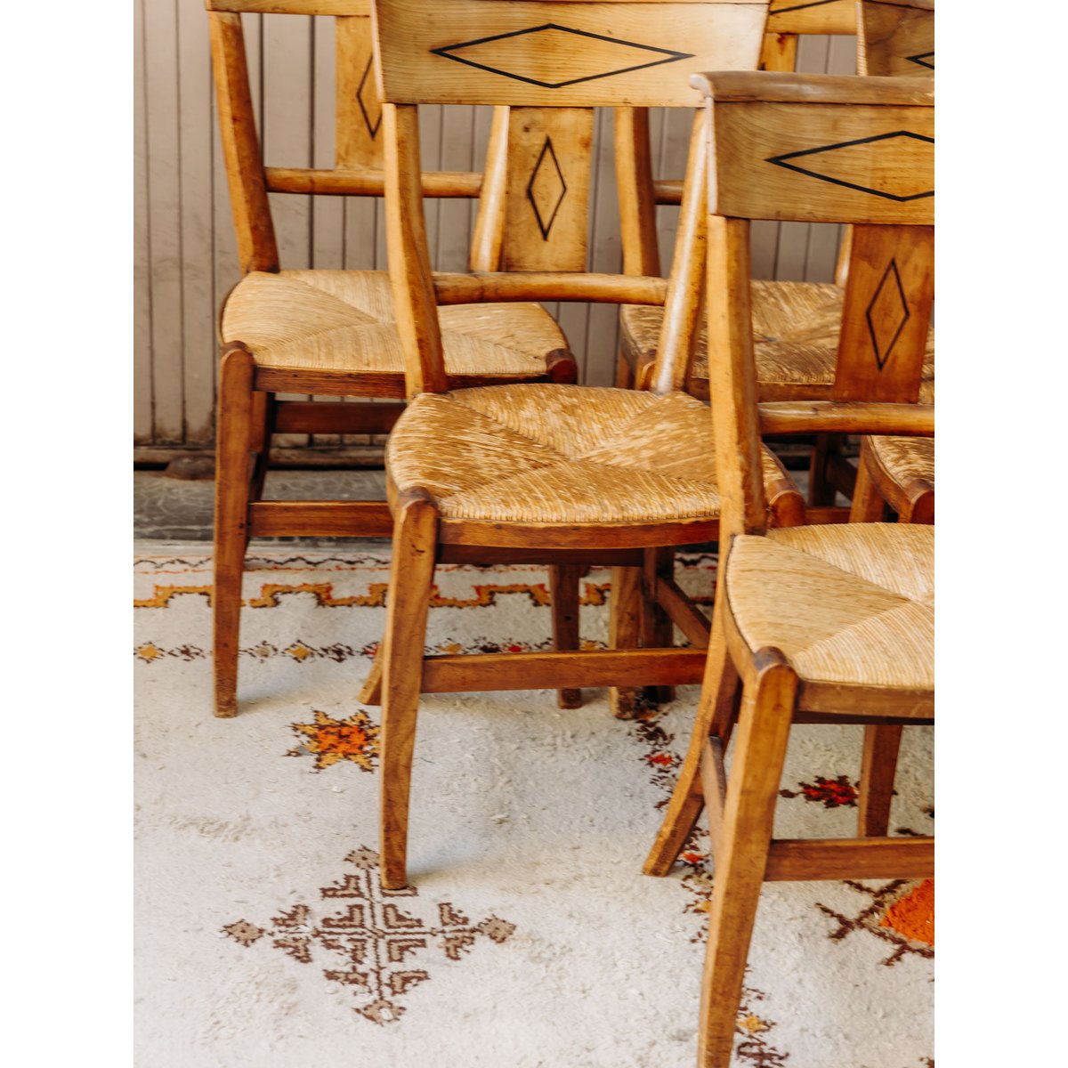 Lot de 6 chaises en cannage et bois sculpté Claude N°1613 - Bon état bois clair, DEBONGOUT