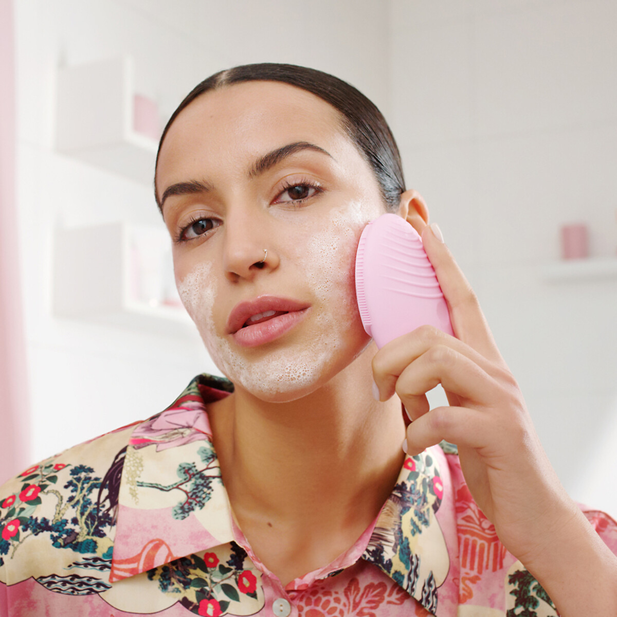 Luna 3 Facial Cleansing and Massaging Brush pink, FOREO