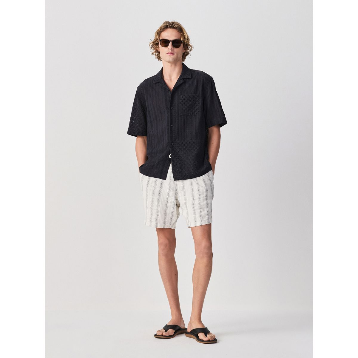 Short en coton texturé à taille élastique monochrome, NEXT