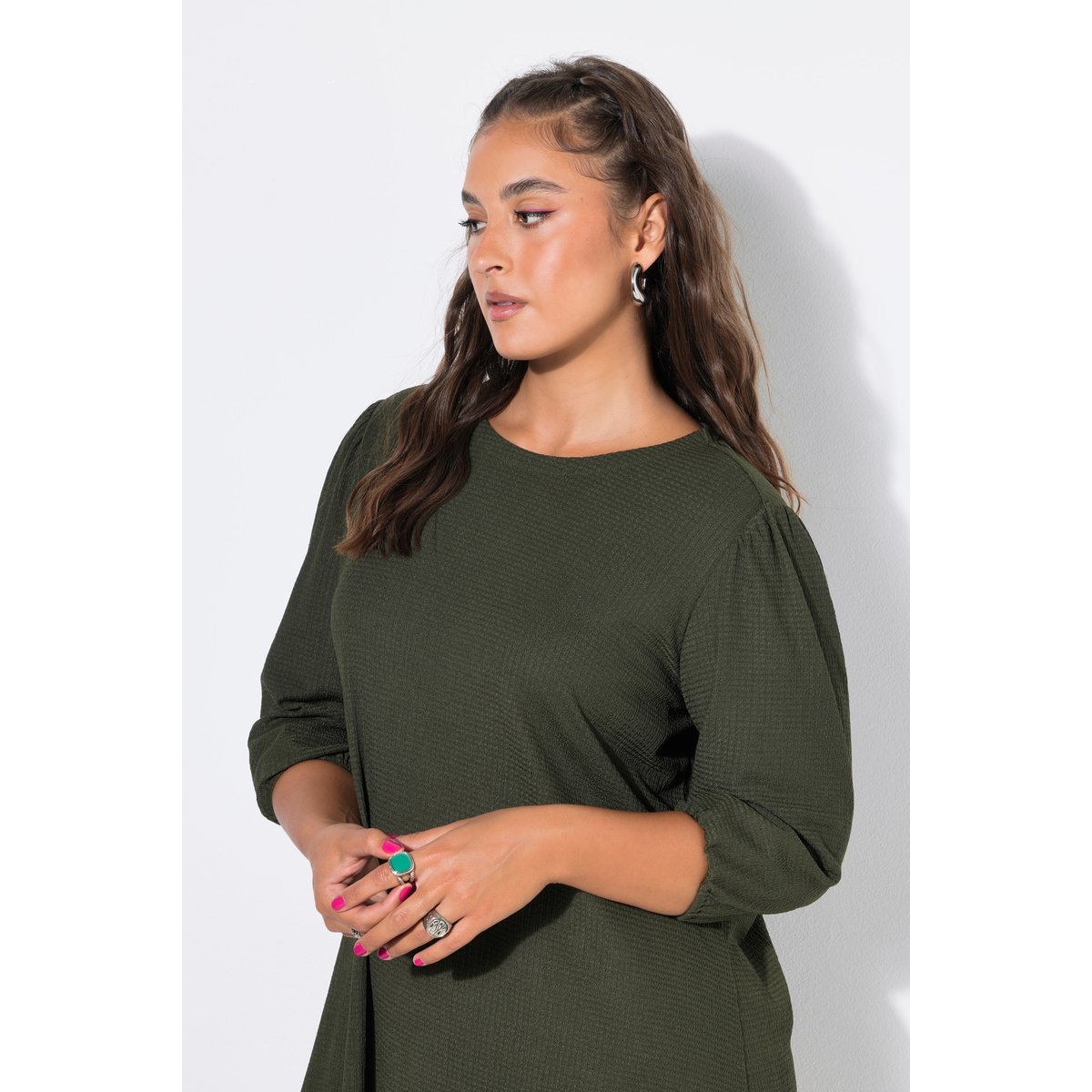 Robe, coupe trapèze, texture fine olive foncé, STUDIO UNTOLD