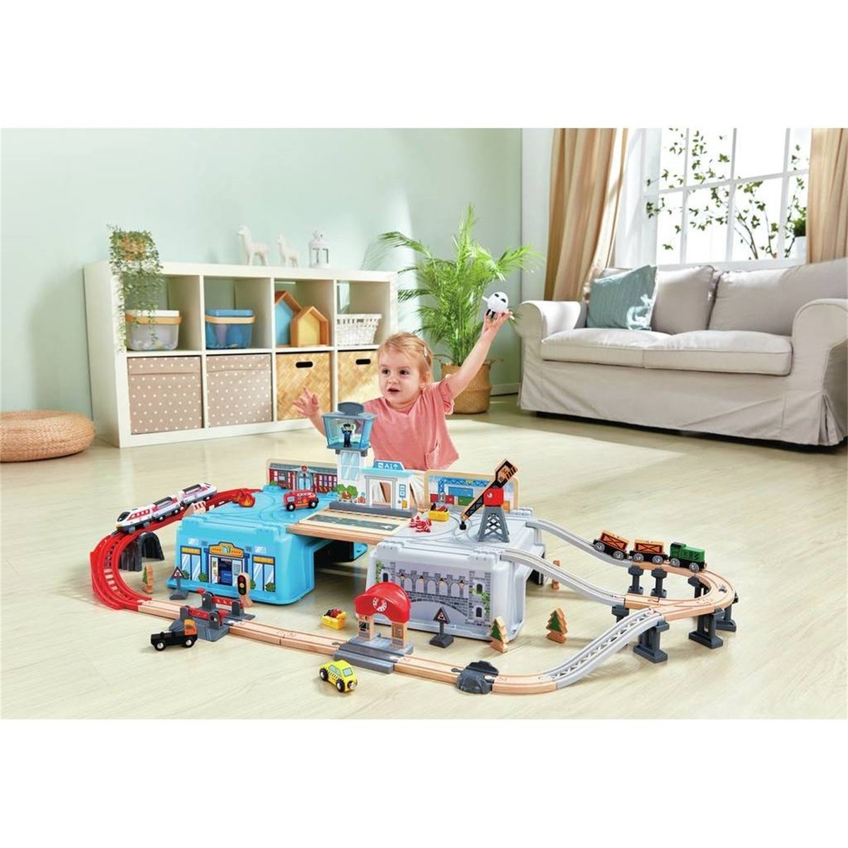 Paysage urbain train dans boîte de rangement multicolore, HAPE
