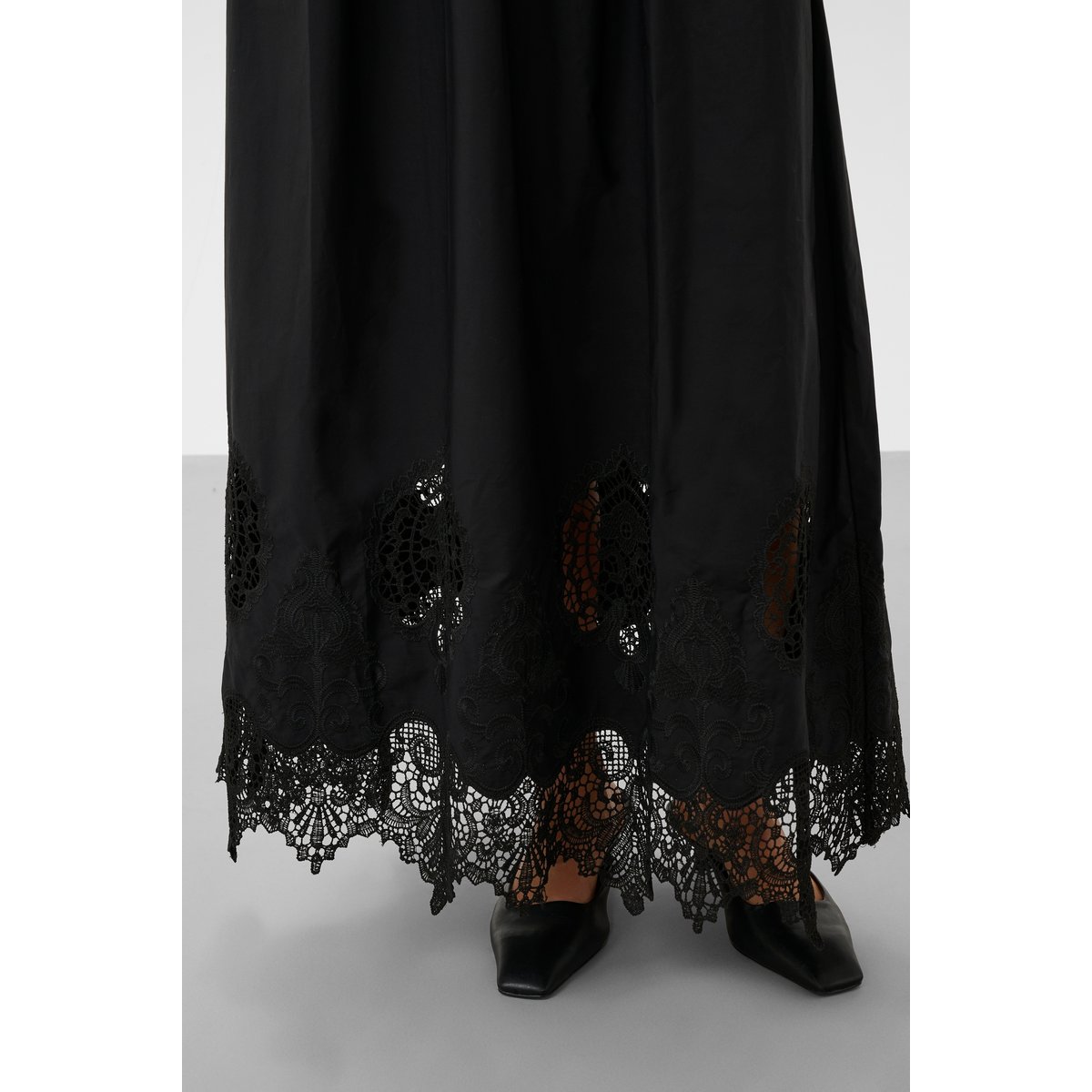 Robe noir, SOAKED IN LUXURY