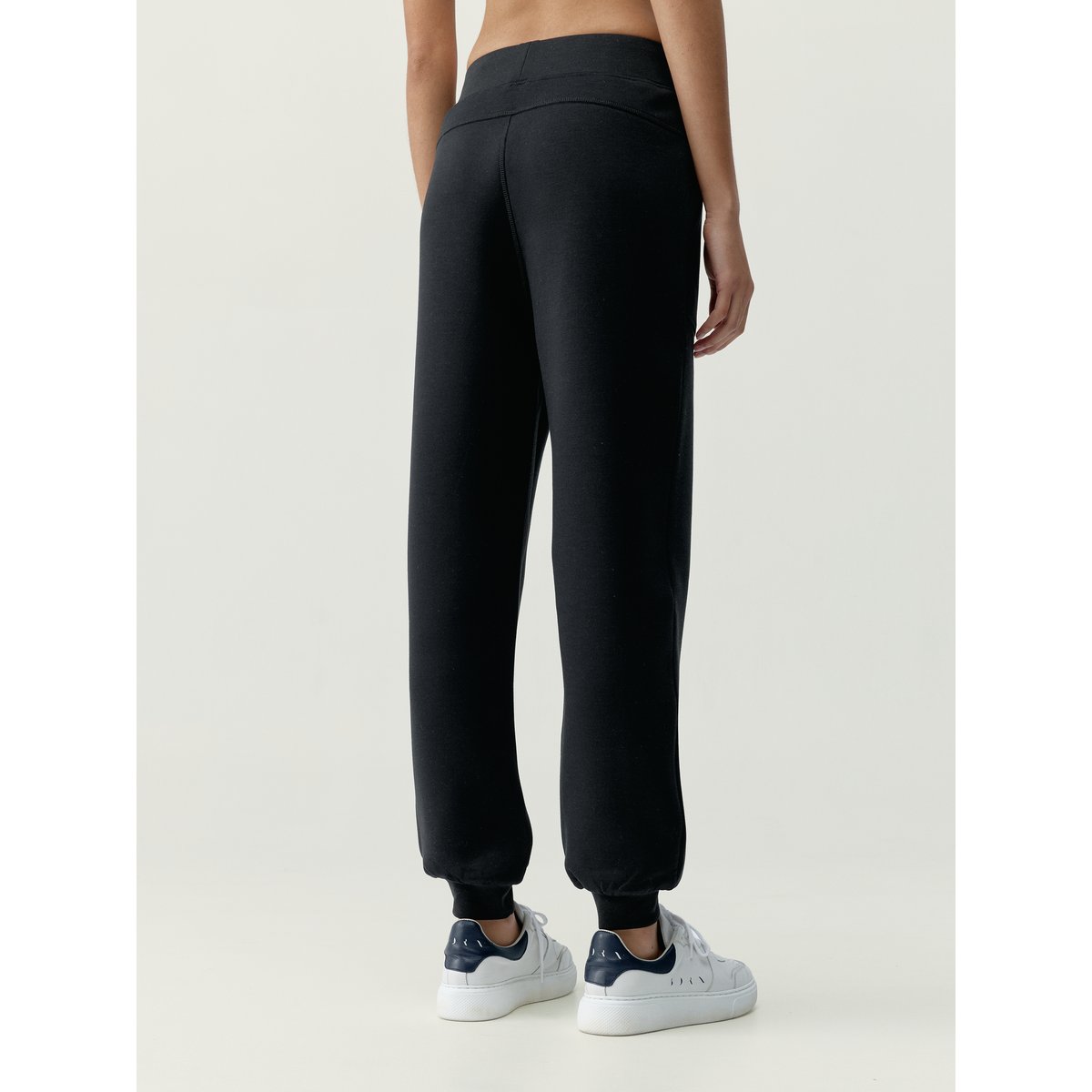 Jogger de sport femme Bloom séchage rapide toucher doux noir profond, BORN