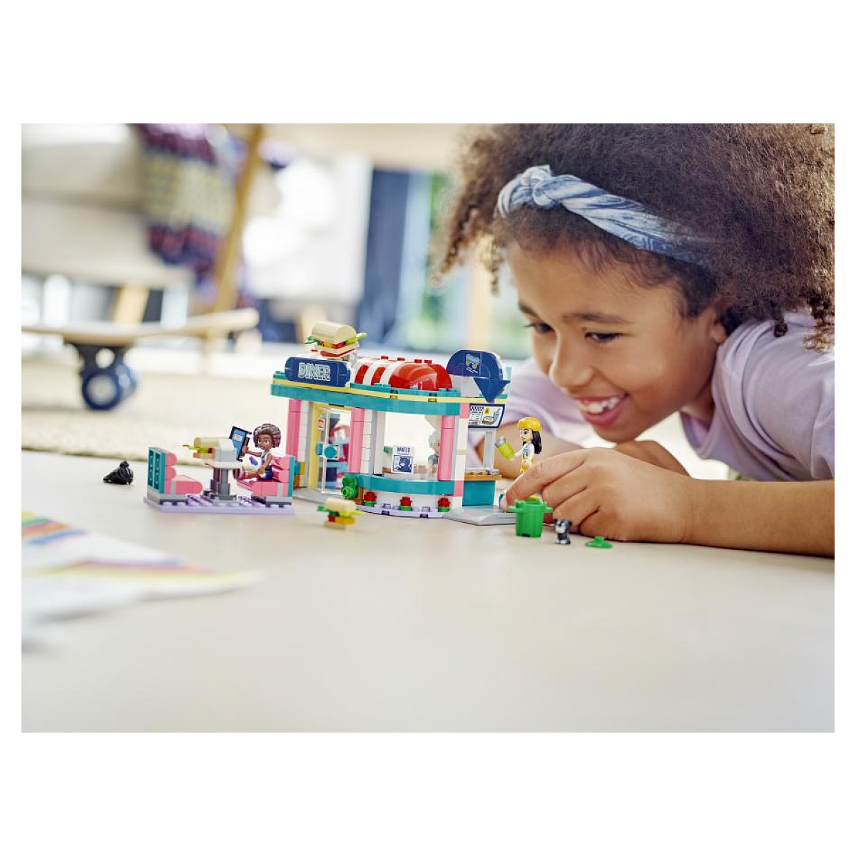 Friends Le snack du centre-ville multicolore, LEGO