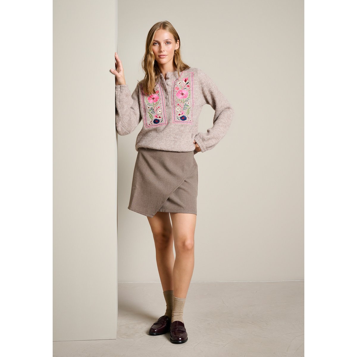 Mini-jupe portefeuille en flanelle taupe, LOLALIZA