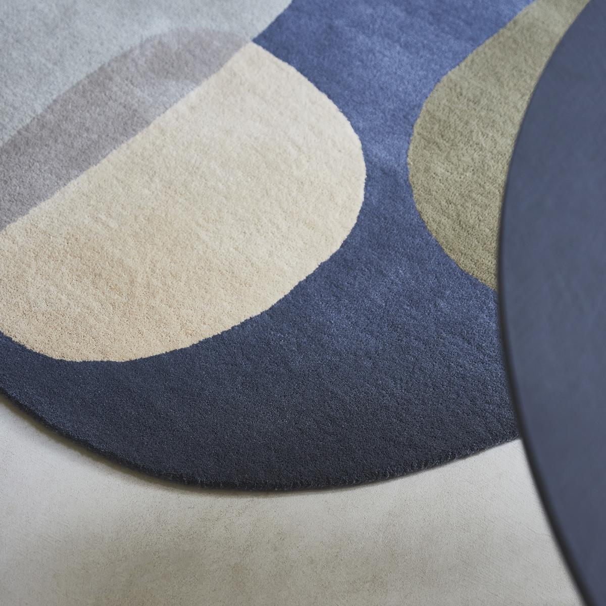 Tapis salon et chambre fait à la main en laine motif abstrait MILLER bleu, vert,taupe, UN AMOUR DE TAPIS