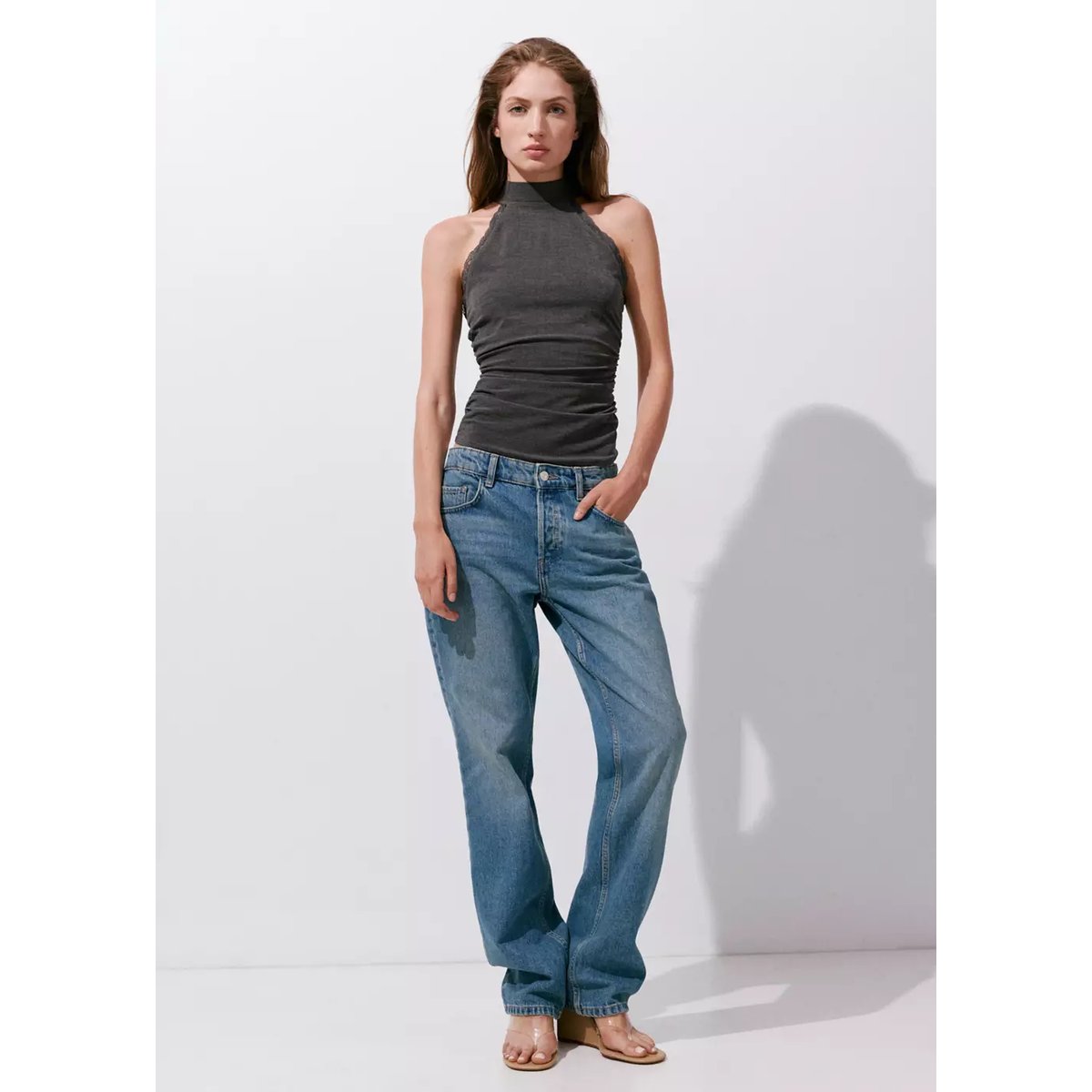 Haut à col montant avec détails en dentelle gris, MANGO