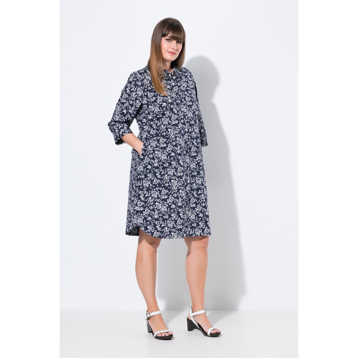 Robe chemisier. Col chemise et manches 3/4. bleu royal, ULLA POPKEN