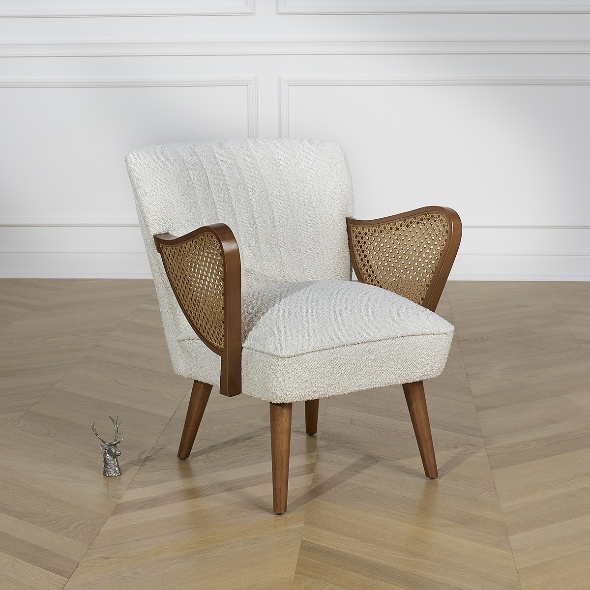 Fauteuil style scandinave en hévéa et tissu bouclette SEVENTY blanc, ROBIN DES BOIS