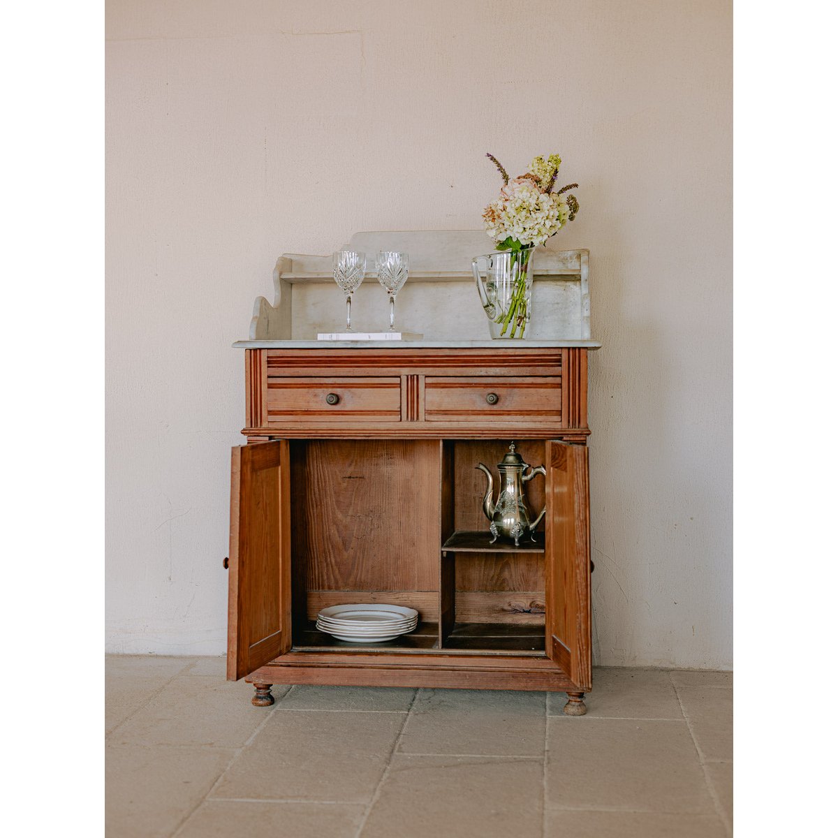 Buffet de rangement avec compartiment en marbre blanc Gilbert N°1714 - Bon état bois foncé, DEBONGOUT