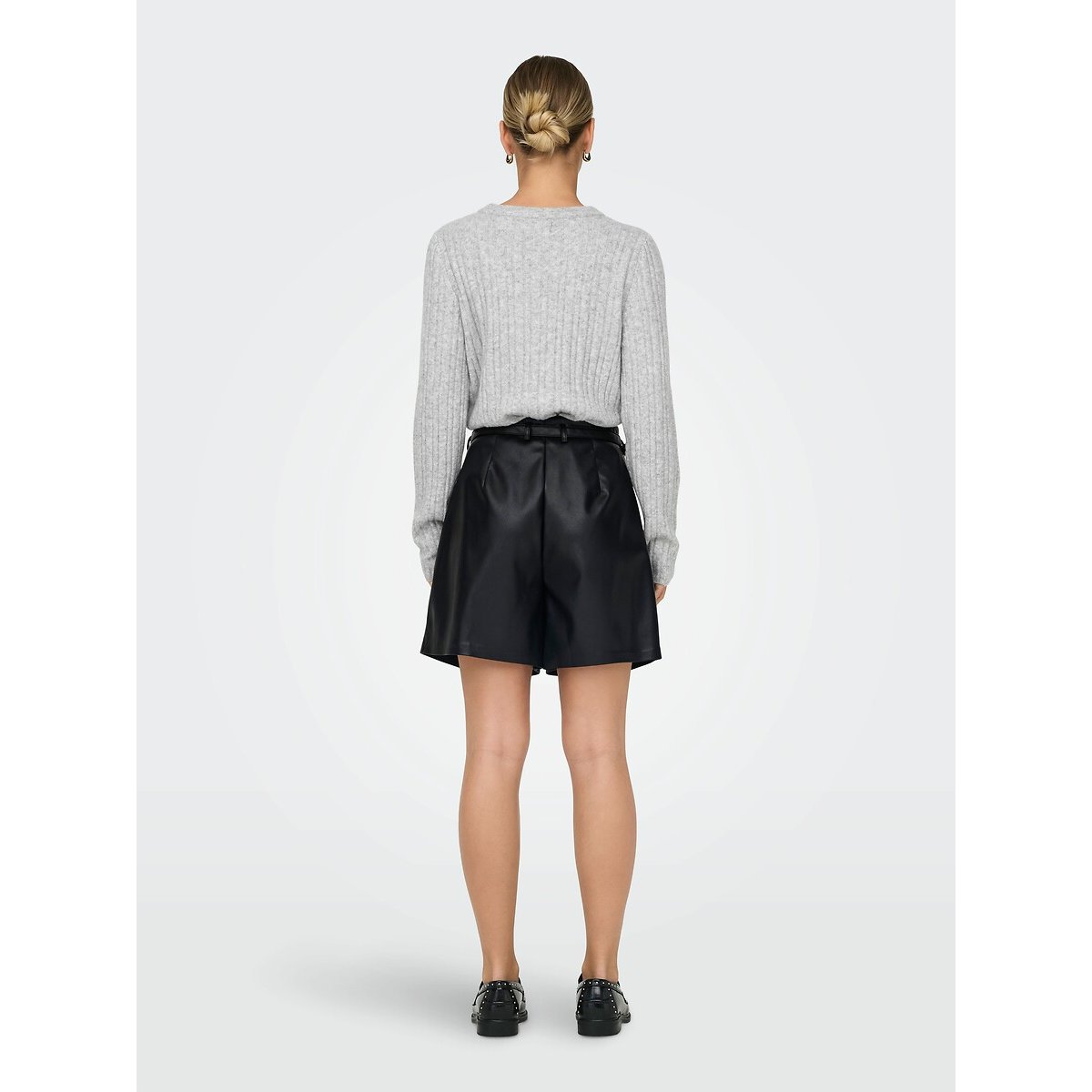Short en simili 100% polyester noir, ONLY