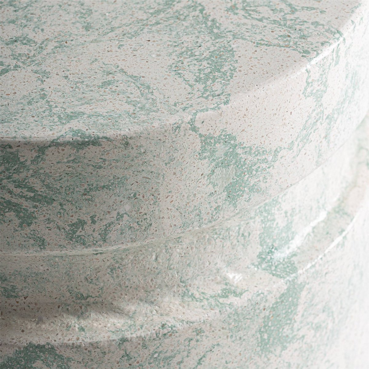 Table d'appoint ronde en terrazzo vert moucheté beige, RECOLLECTION