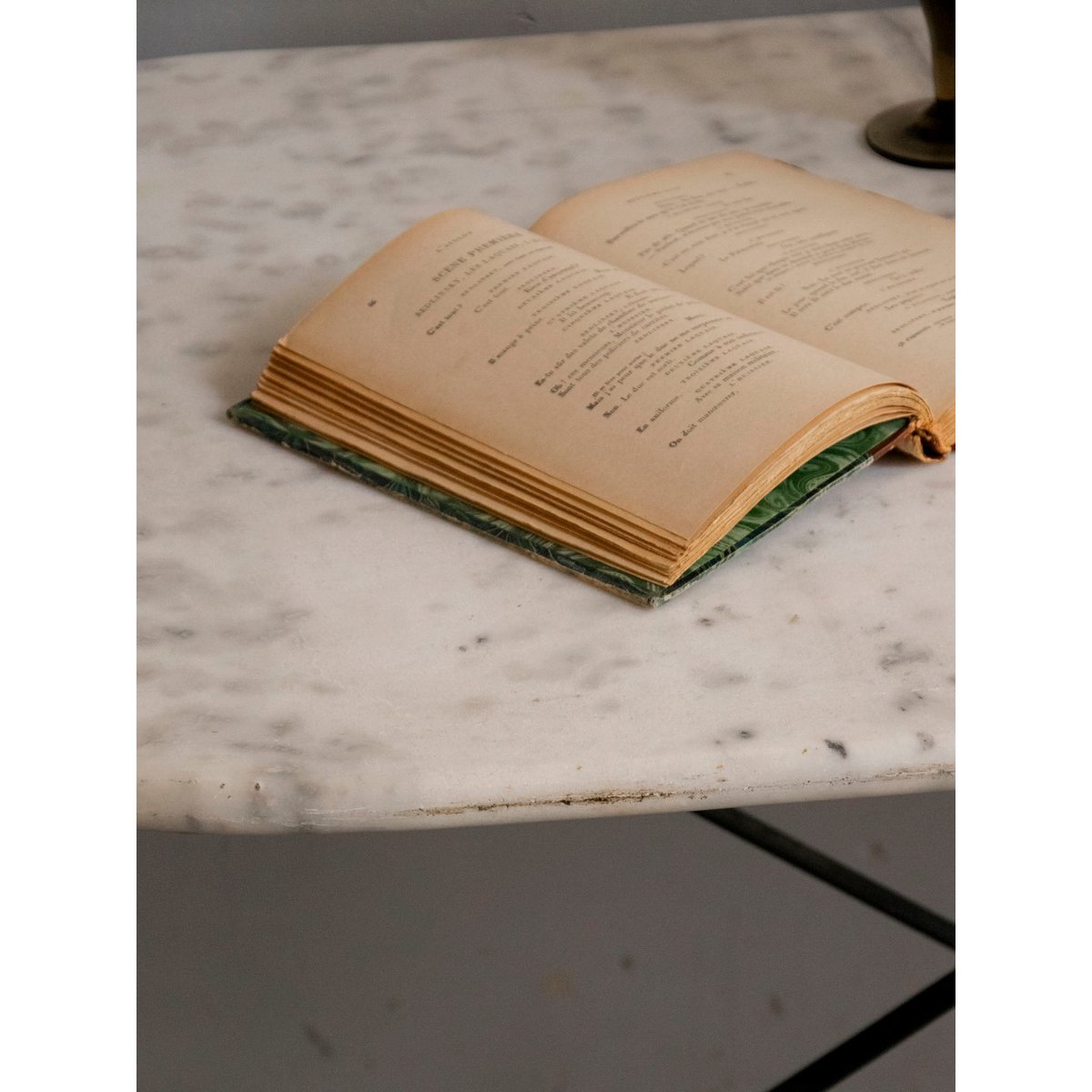 Table à manger en marbre et métal Romy N°1515 - Bon état blanc, DEBONGOUT