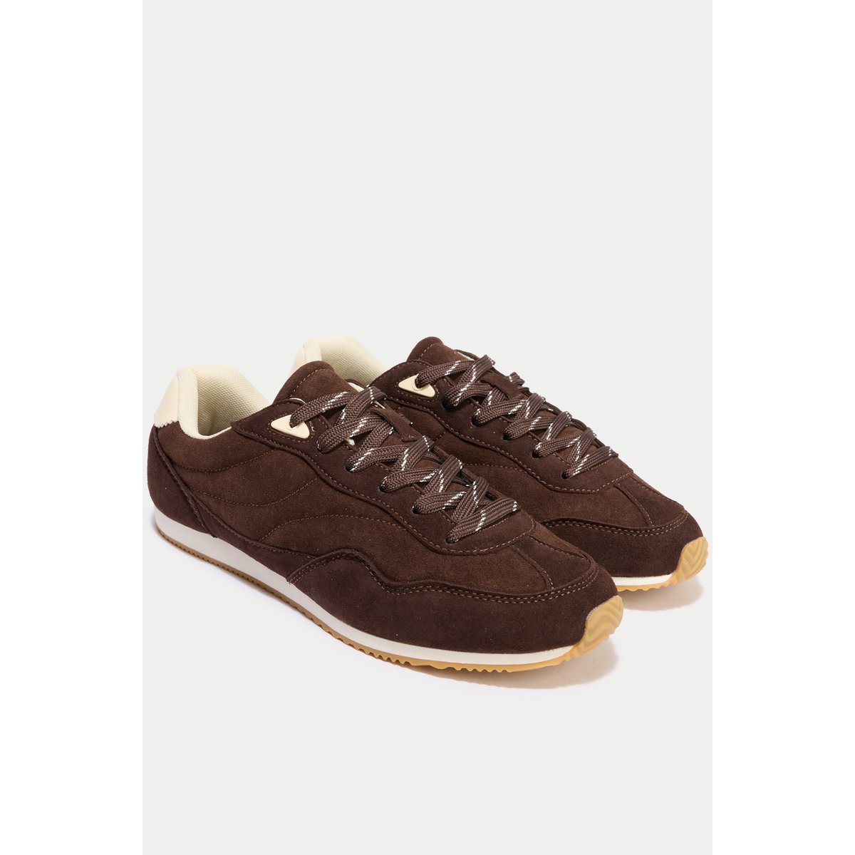 Basket aspect daim marron, CACHE CACHE
