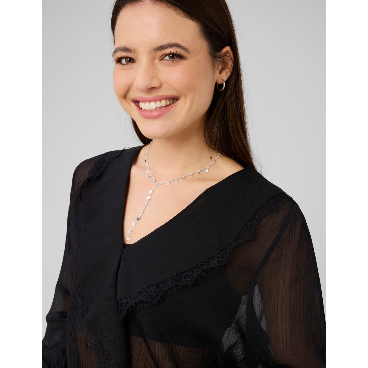 Blouse à volants et dentelle noir, BZB