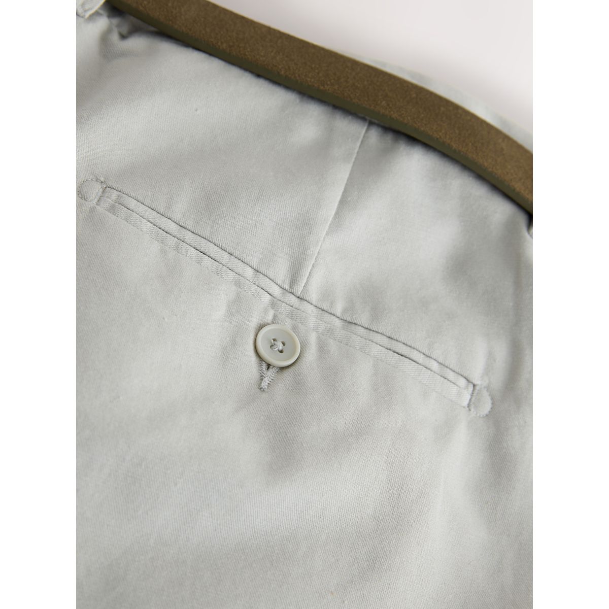 Pantalon en lin et coton à ceinture cuir gris clair, NEXT