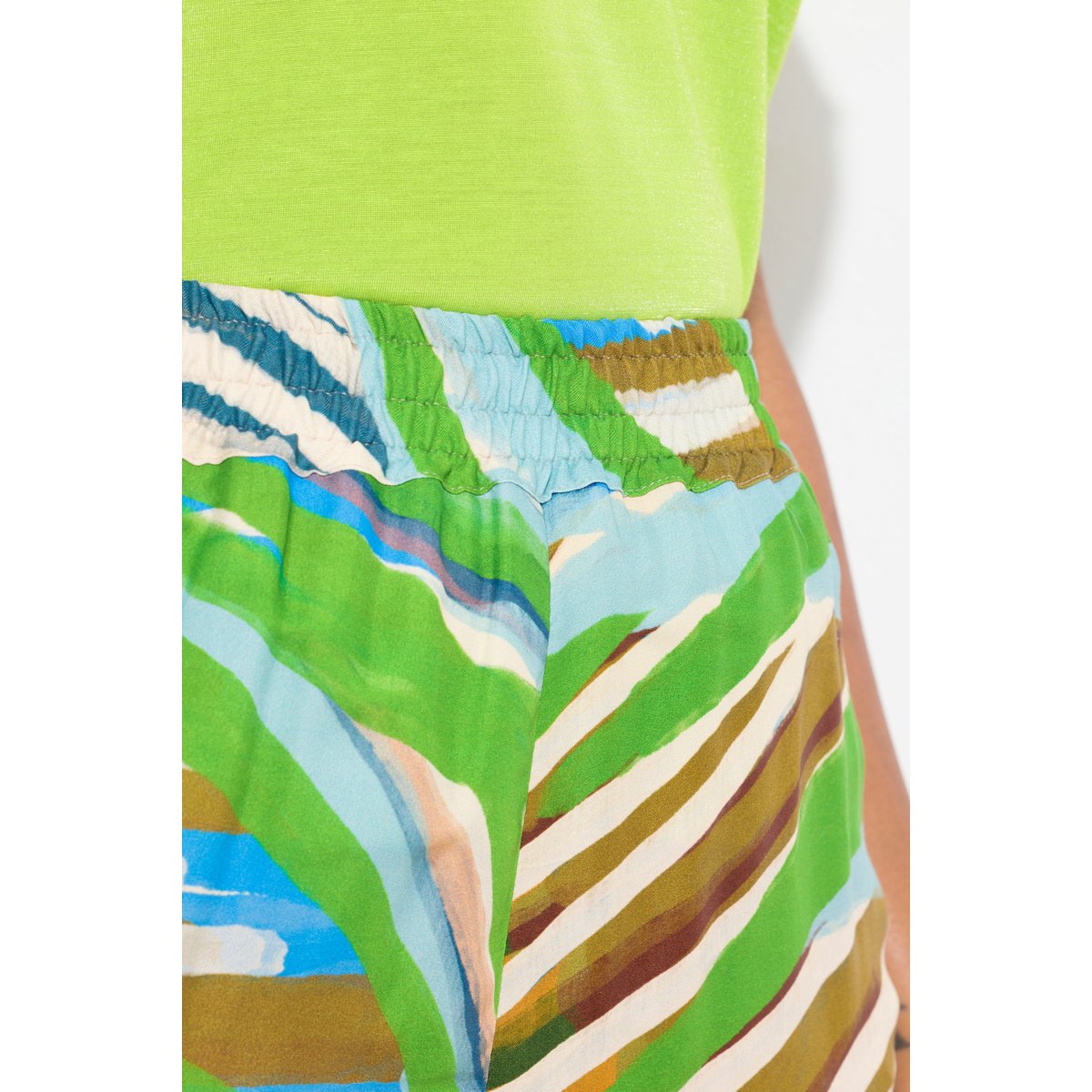 Pantalon en satin. Imprimé graphique. Jambe vert d’été, ULLA POPKEN
