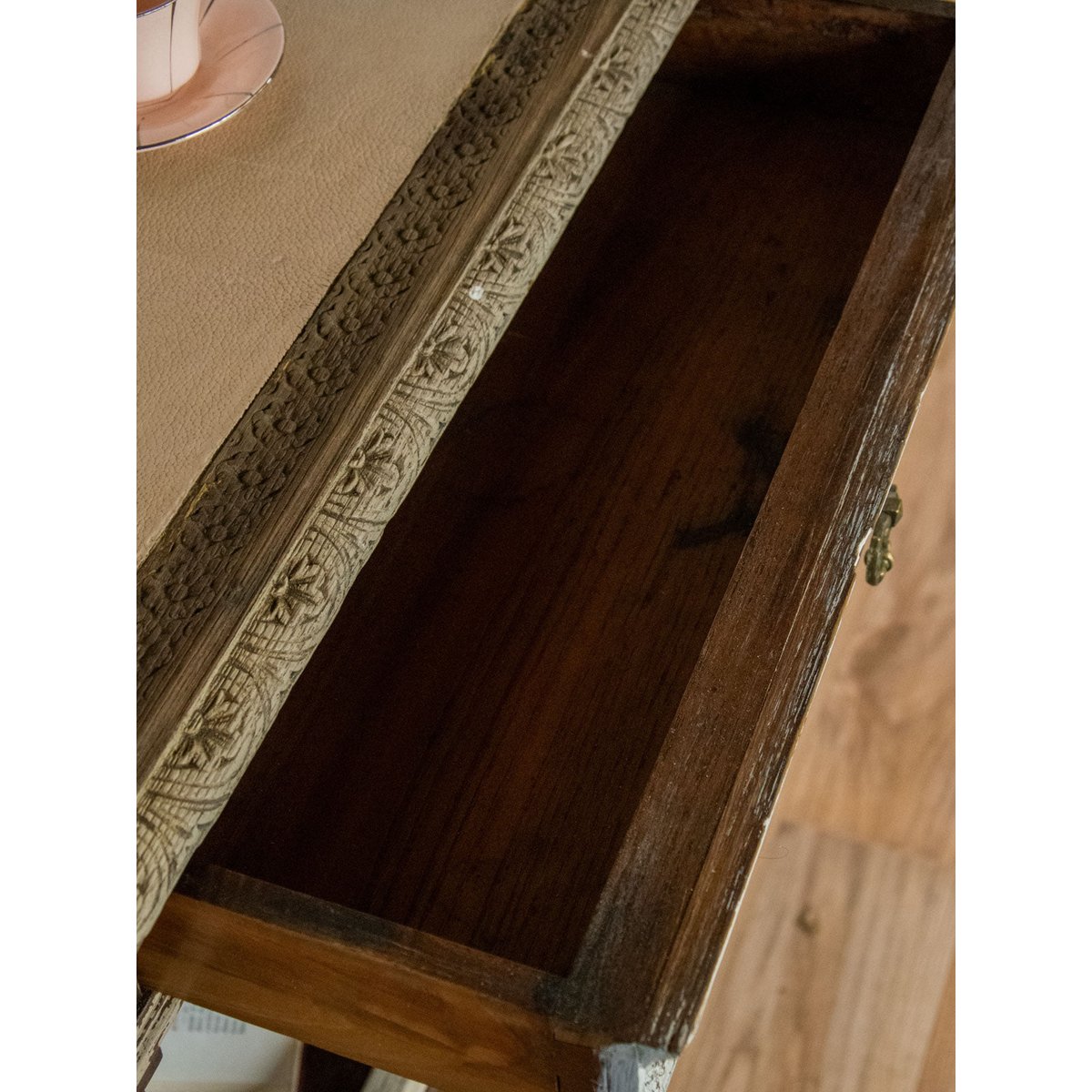 Table d'appoint en bois Francine N°612 - Bon état bois foncé, DEBONGOUT