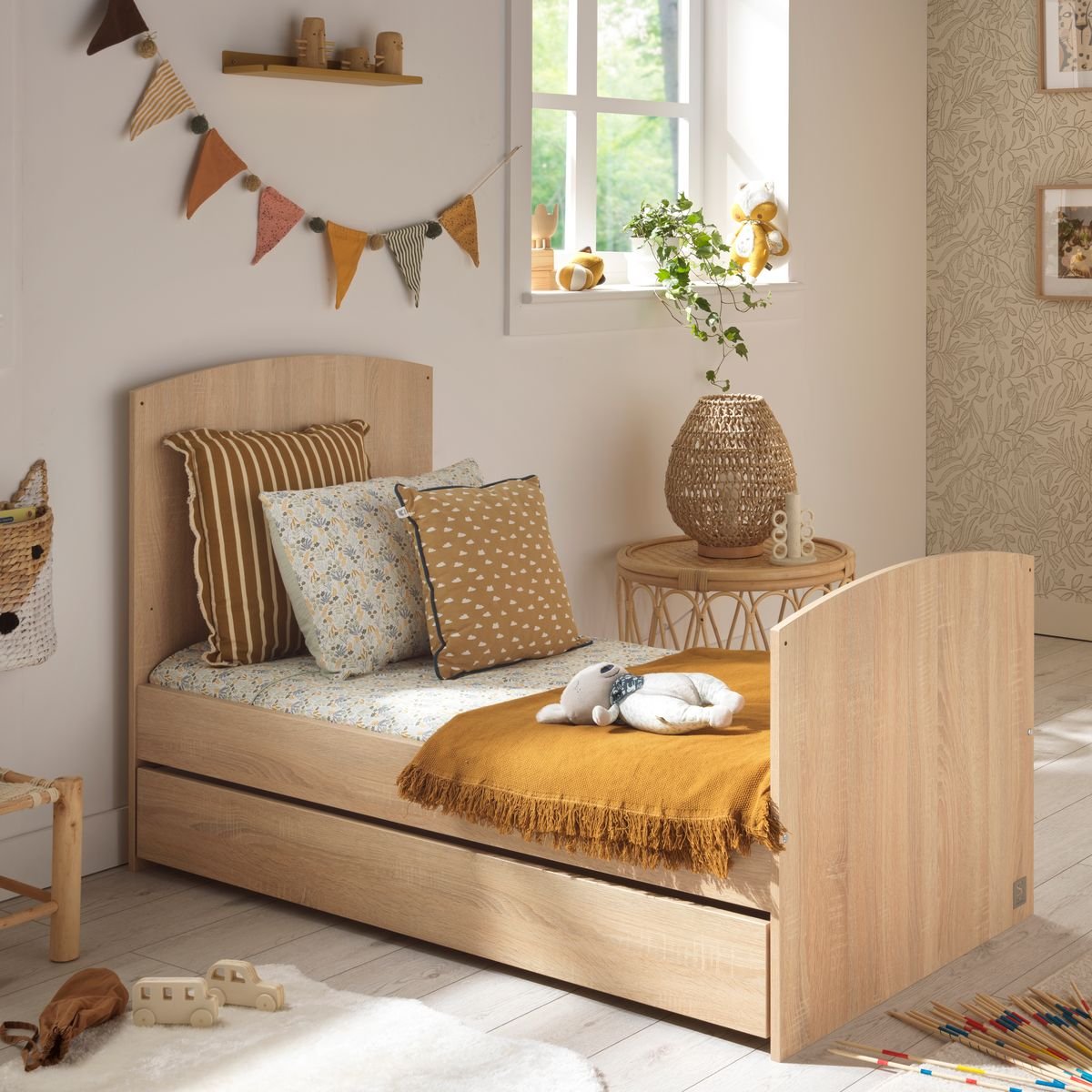 Chambre bébé trio: Lit bébé 70x140 évolutif, commode à langer 3 tiroirs et armoire 2 portes décor bois chêne marron, SAUTHON