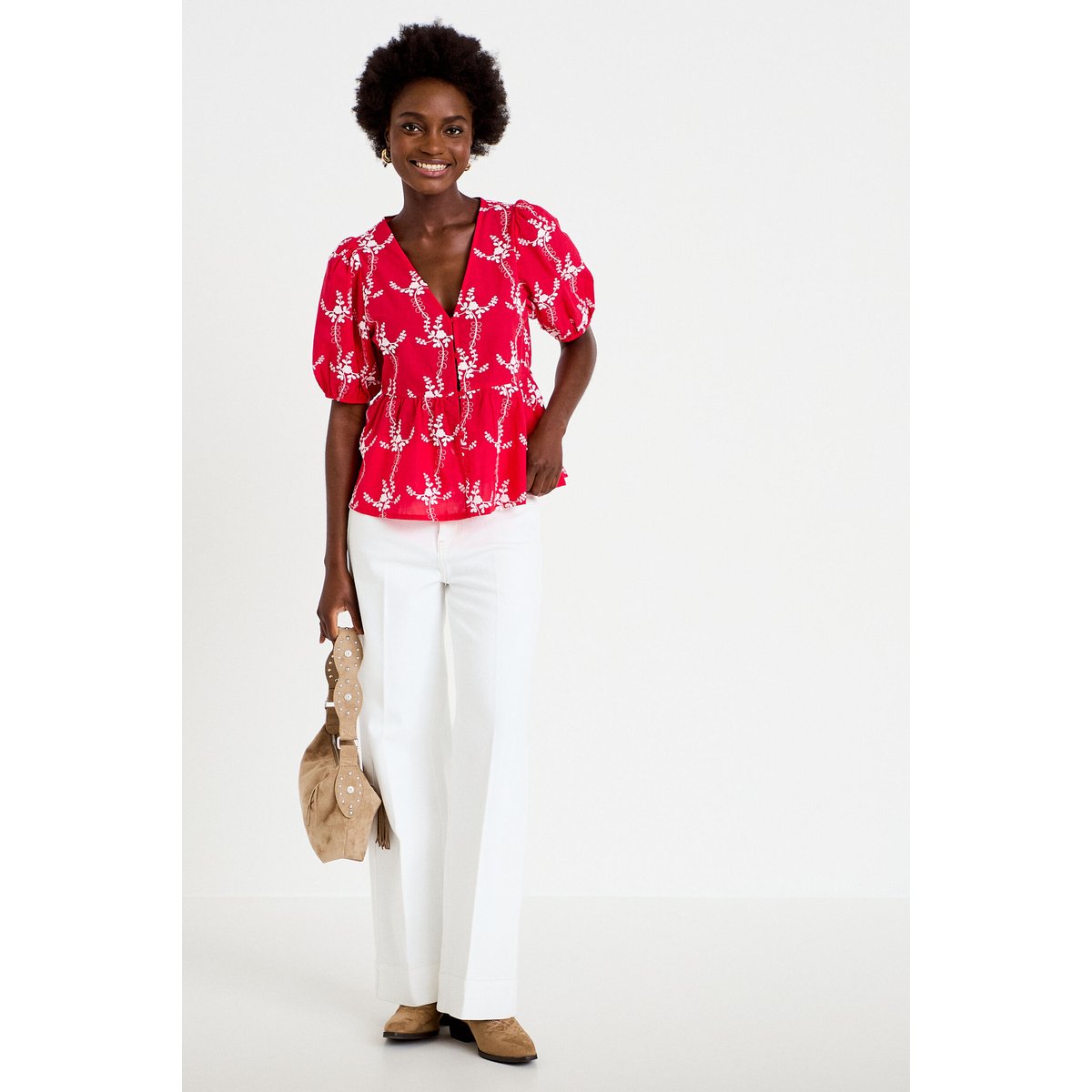 Blouse col v manches courtes brodée rouge, CACHE CACHE