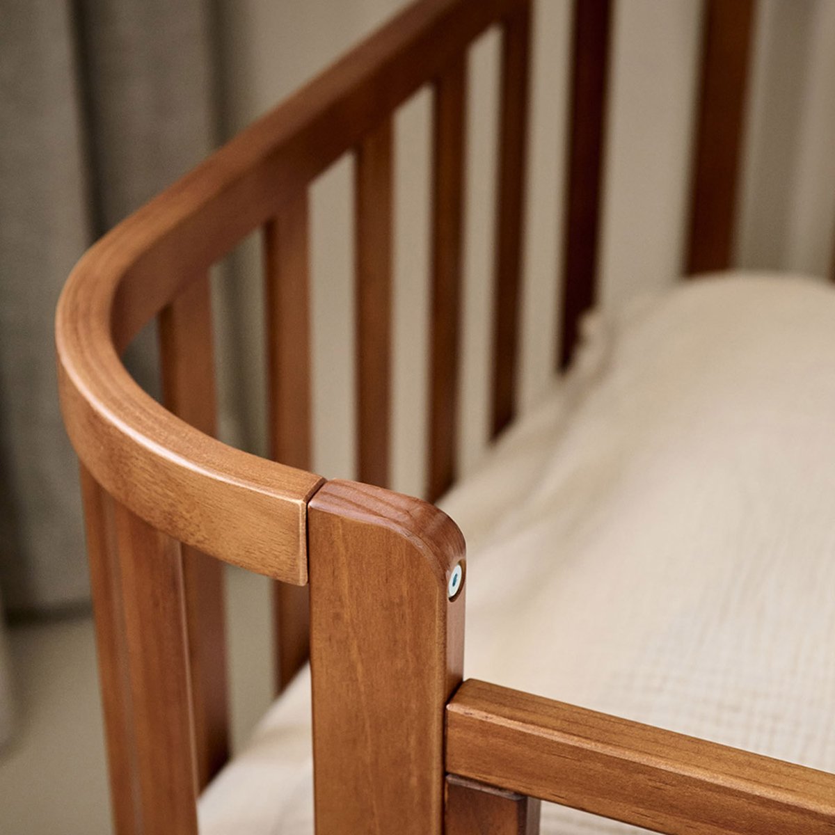 Lit enfant ovale COCON noyer, PETITE AMELIE