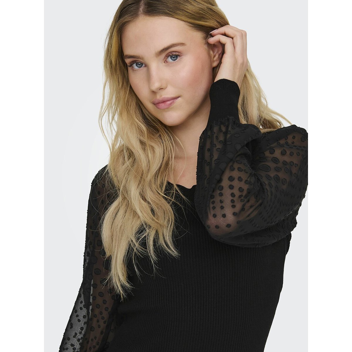 Pull en fine maille, manches en tulle noir, ONLY