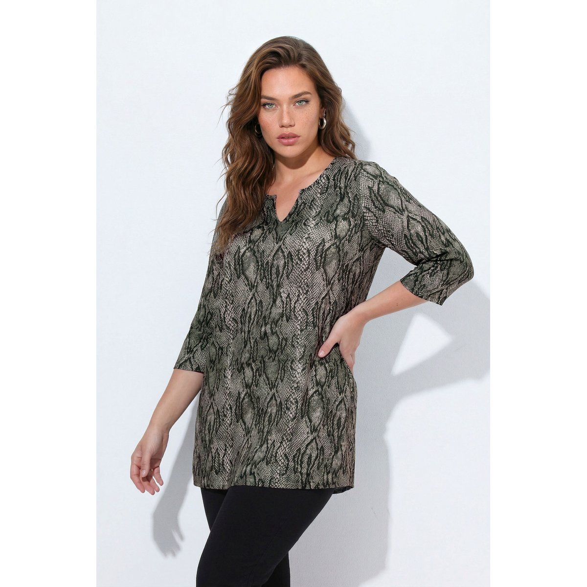 T-shirt long, motif serpents gris olive, ULLA POPKEN