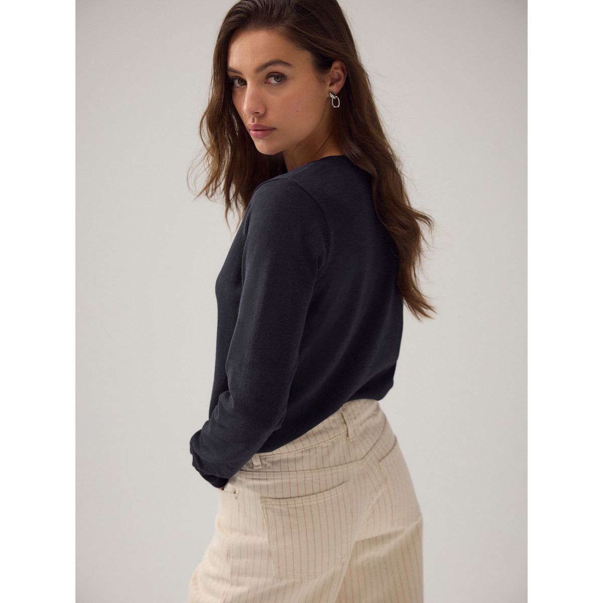 Pull doux en maille de coton à col v bleu marine, NEXT